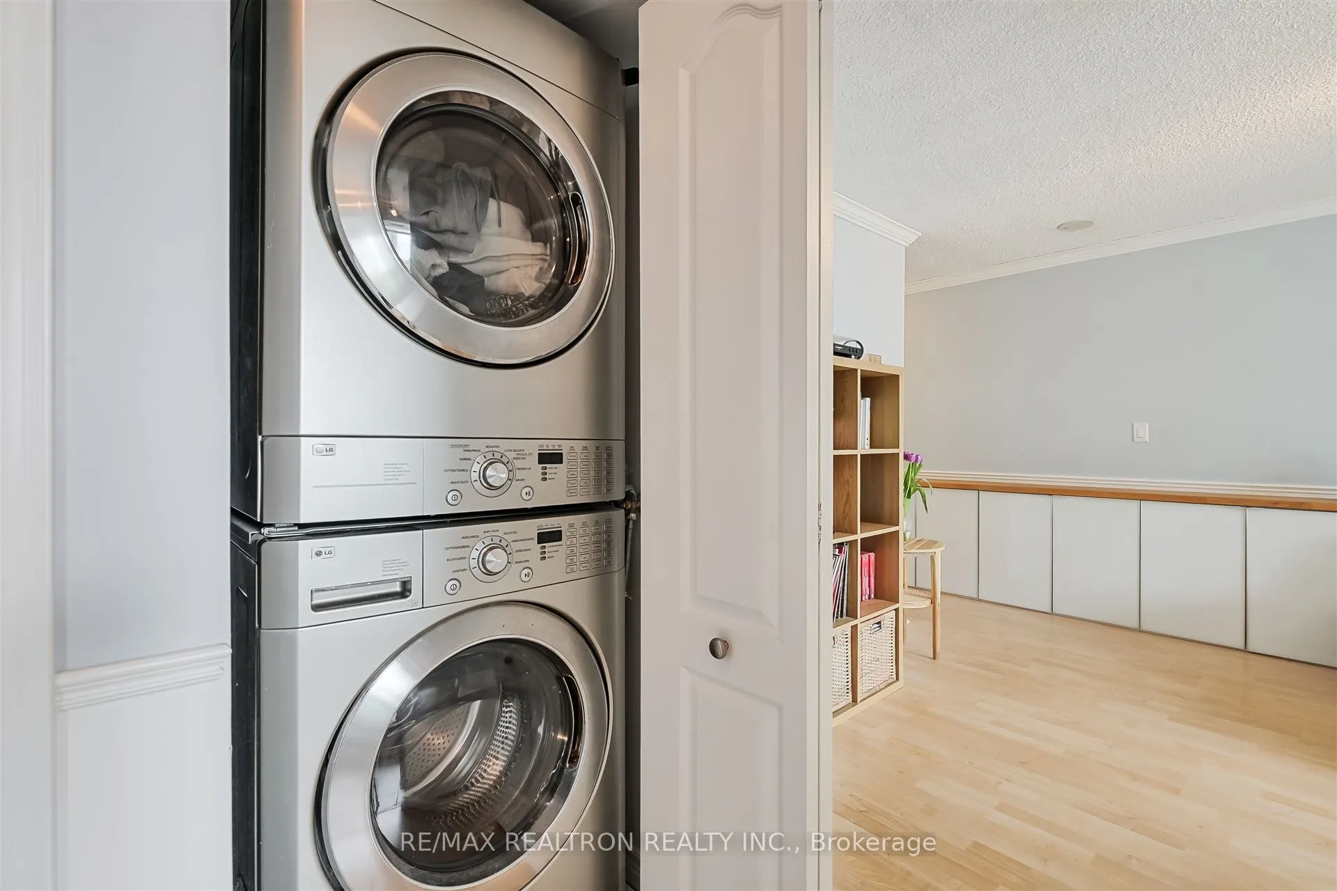 212 Eglinton Avenue E, #803
