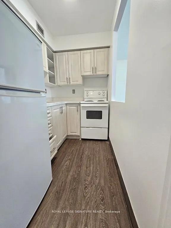 720 Spadina Avenue, #810