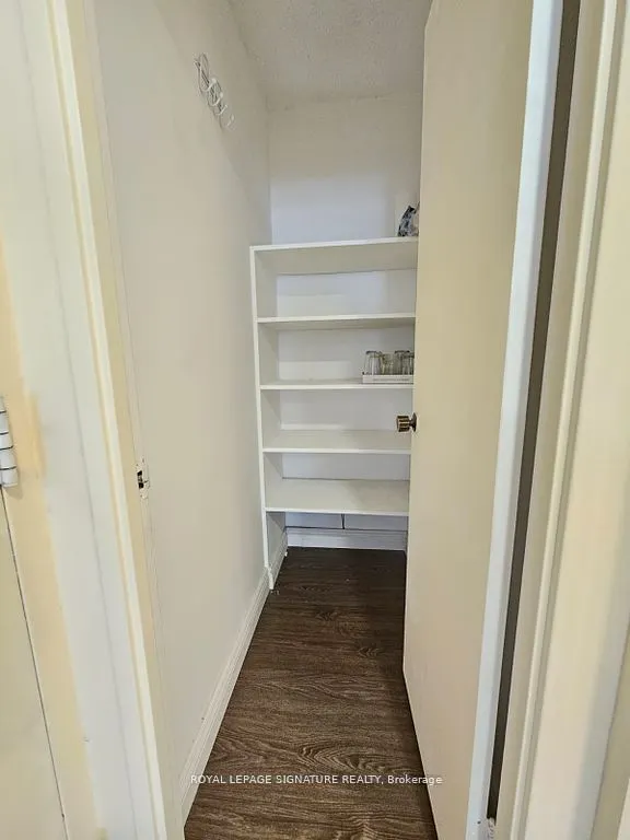720 Spadina Avenue, #810