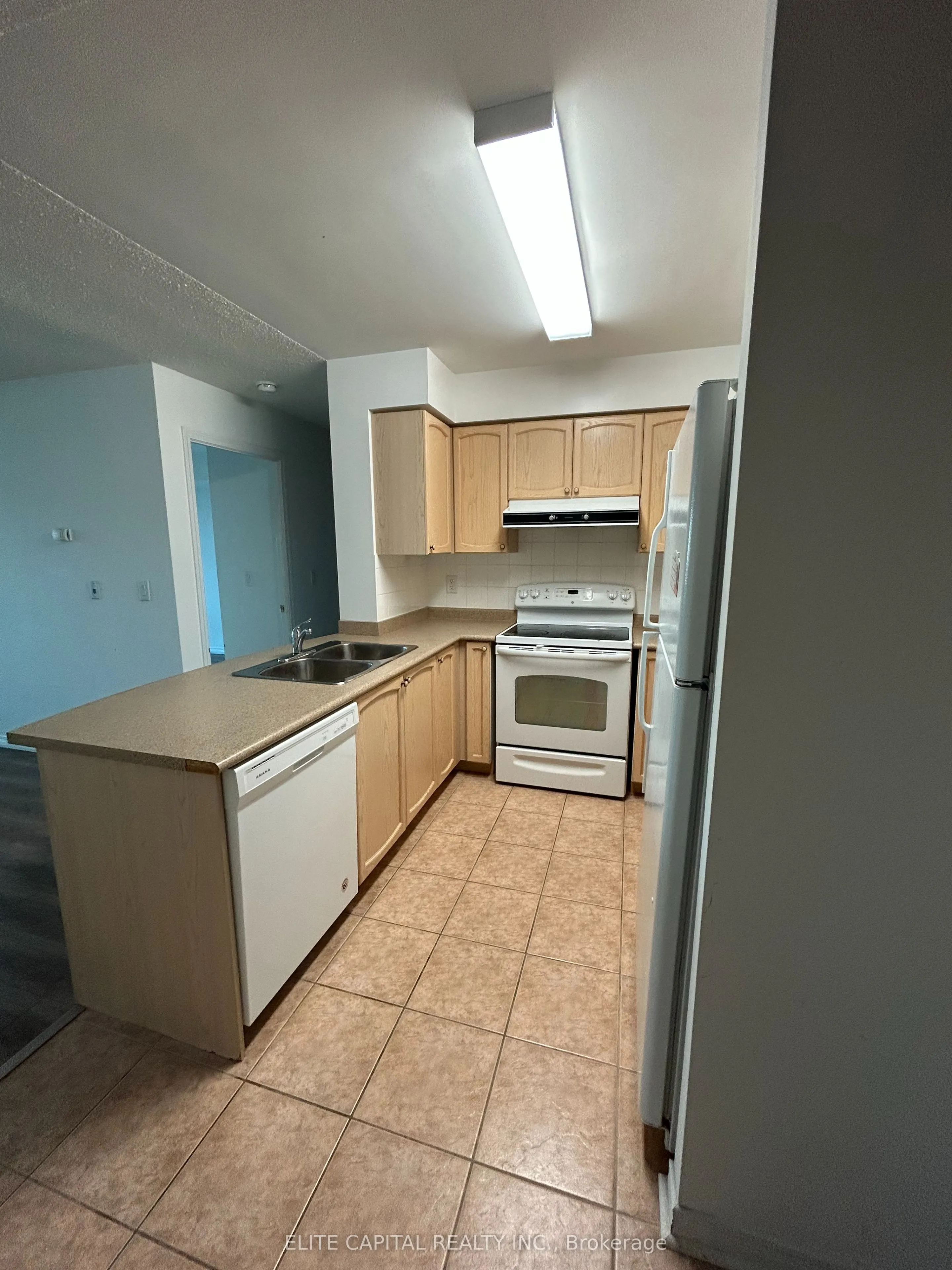 5500 Yonge Street, #1806