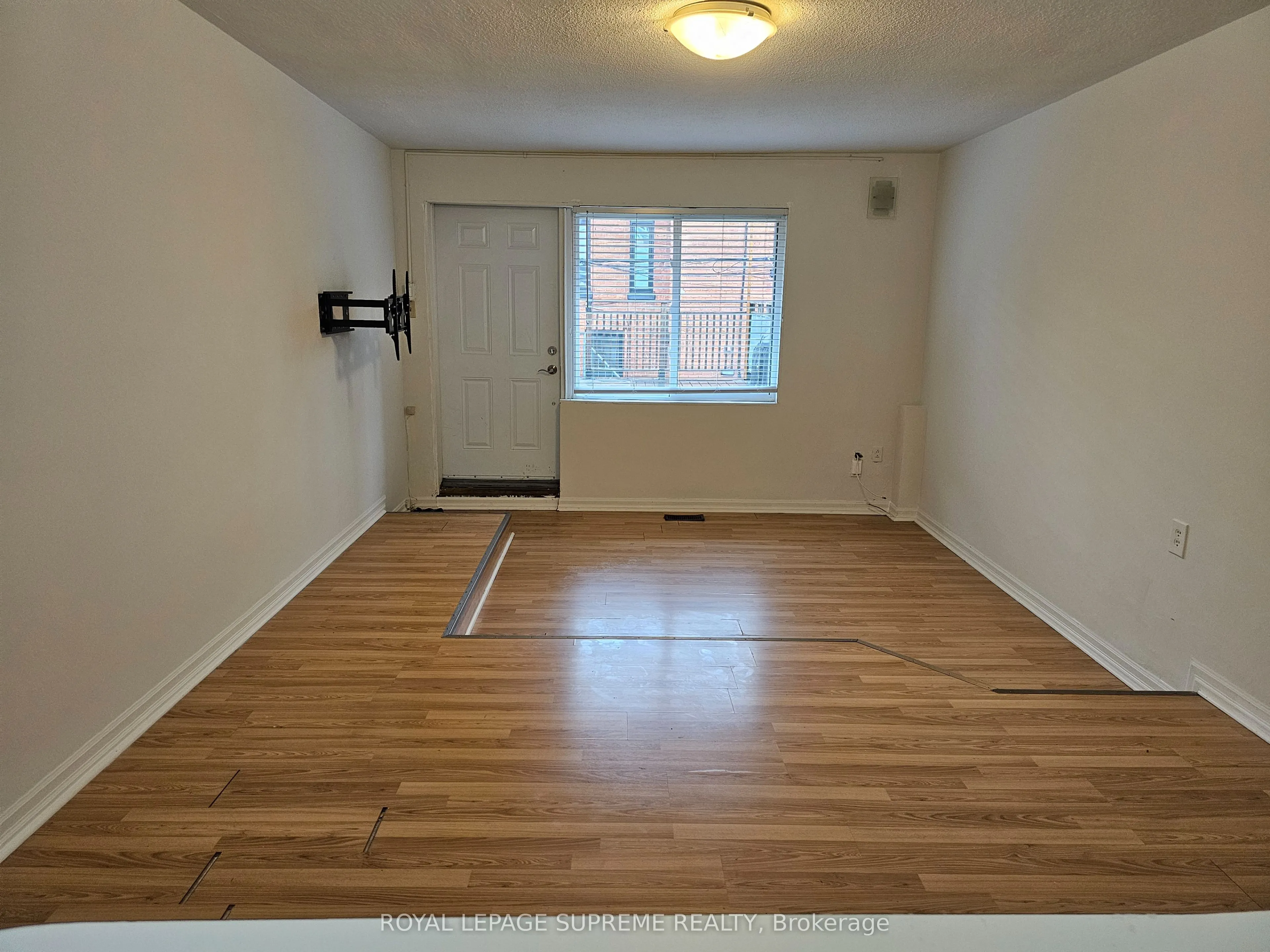806 College Street, #UPPER