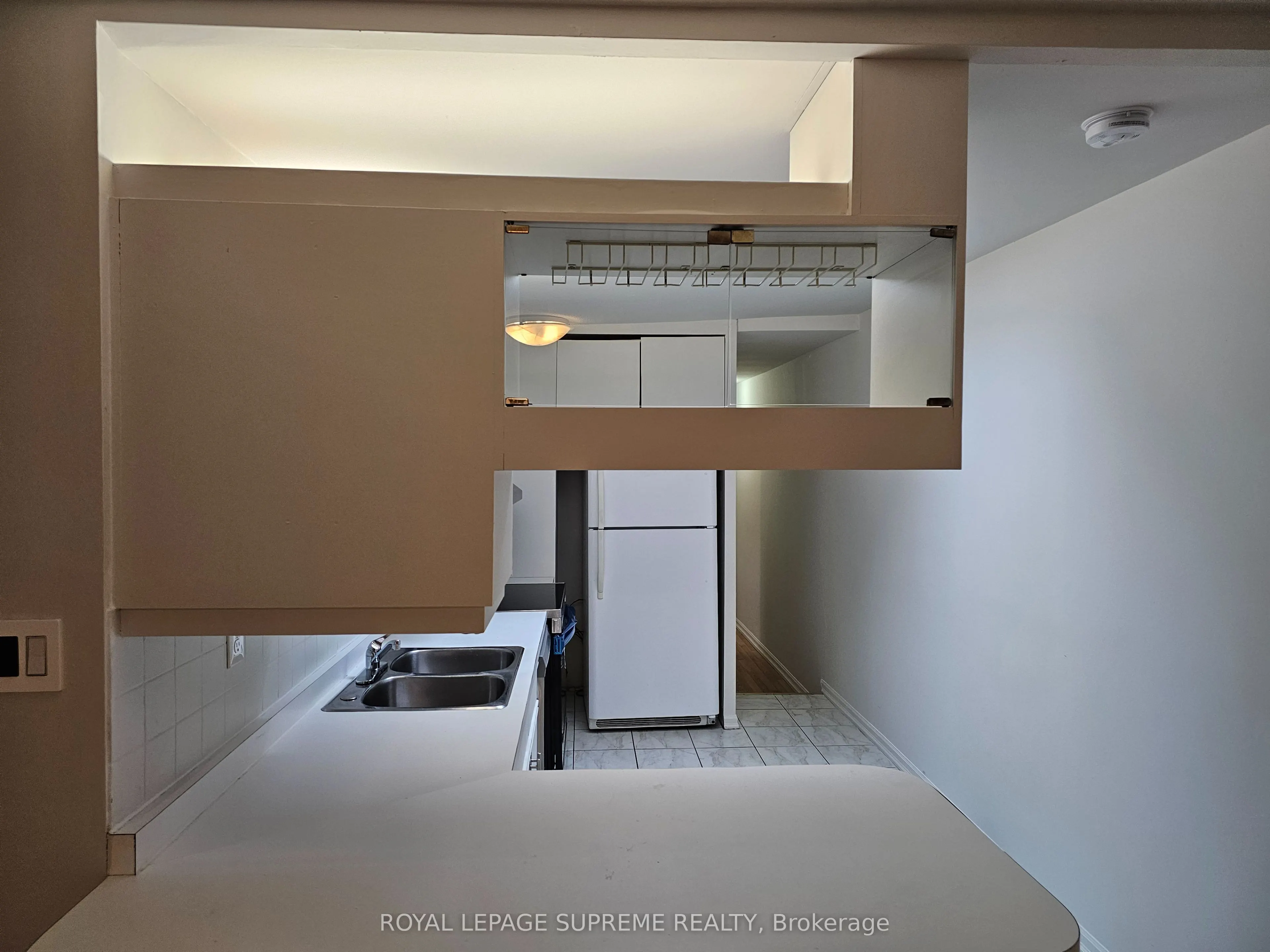 806 College Street, #UPPER