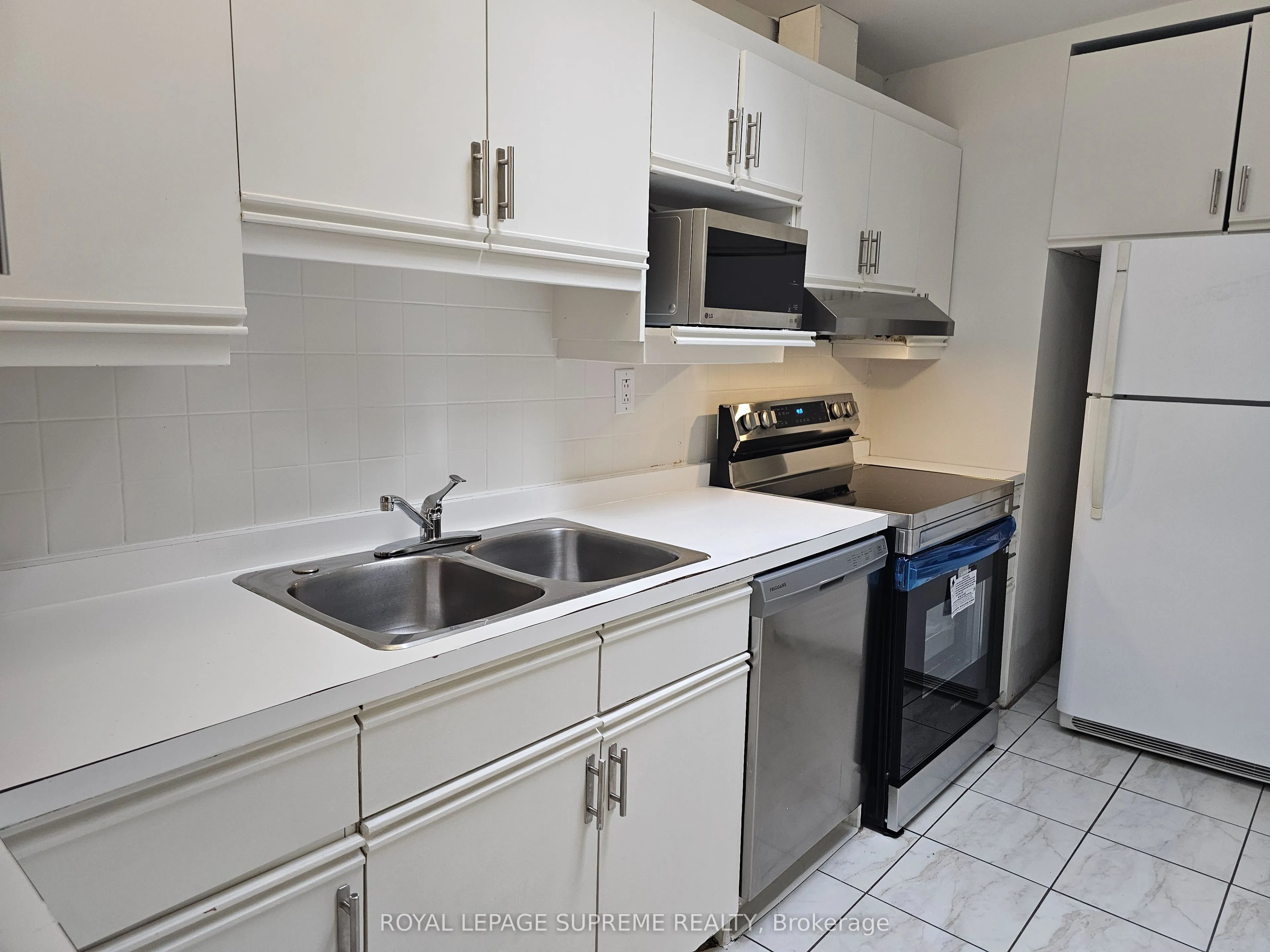 806 College Street, #UPPER