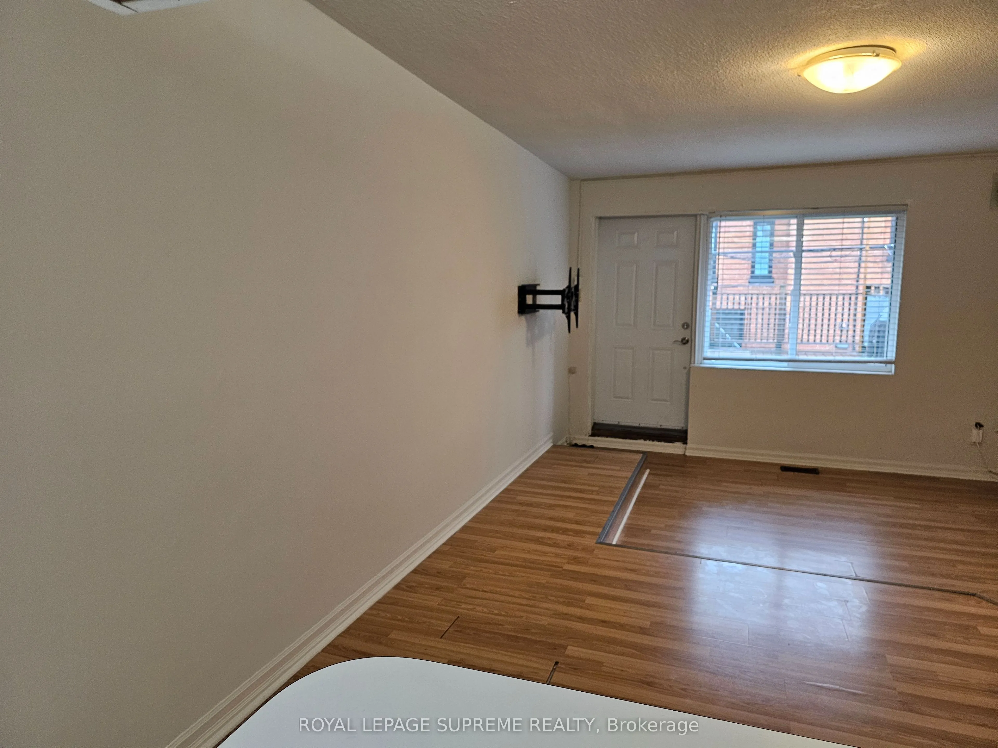 806 College Street, #UPPER