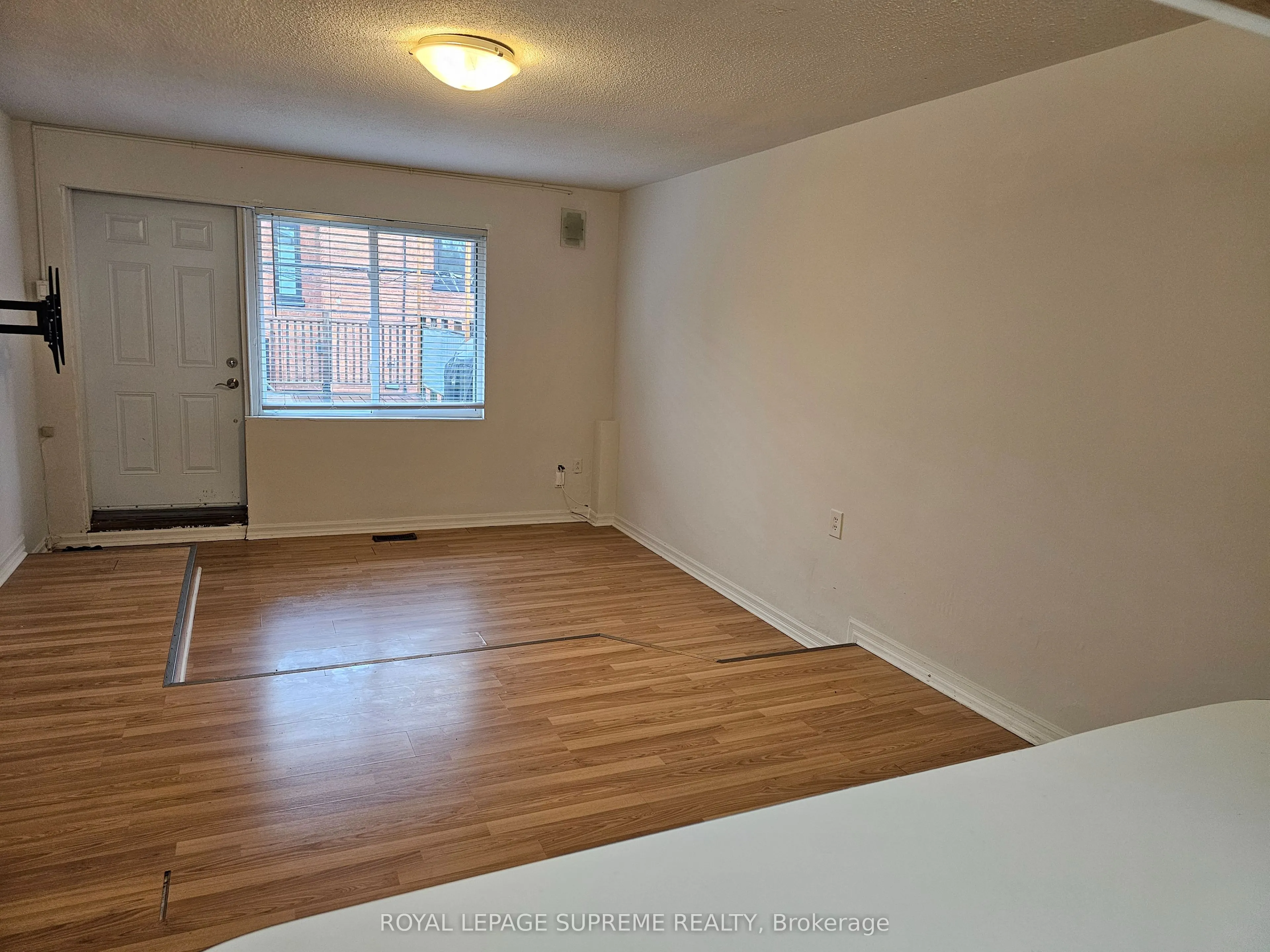806 College Street, #UPPER
