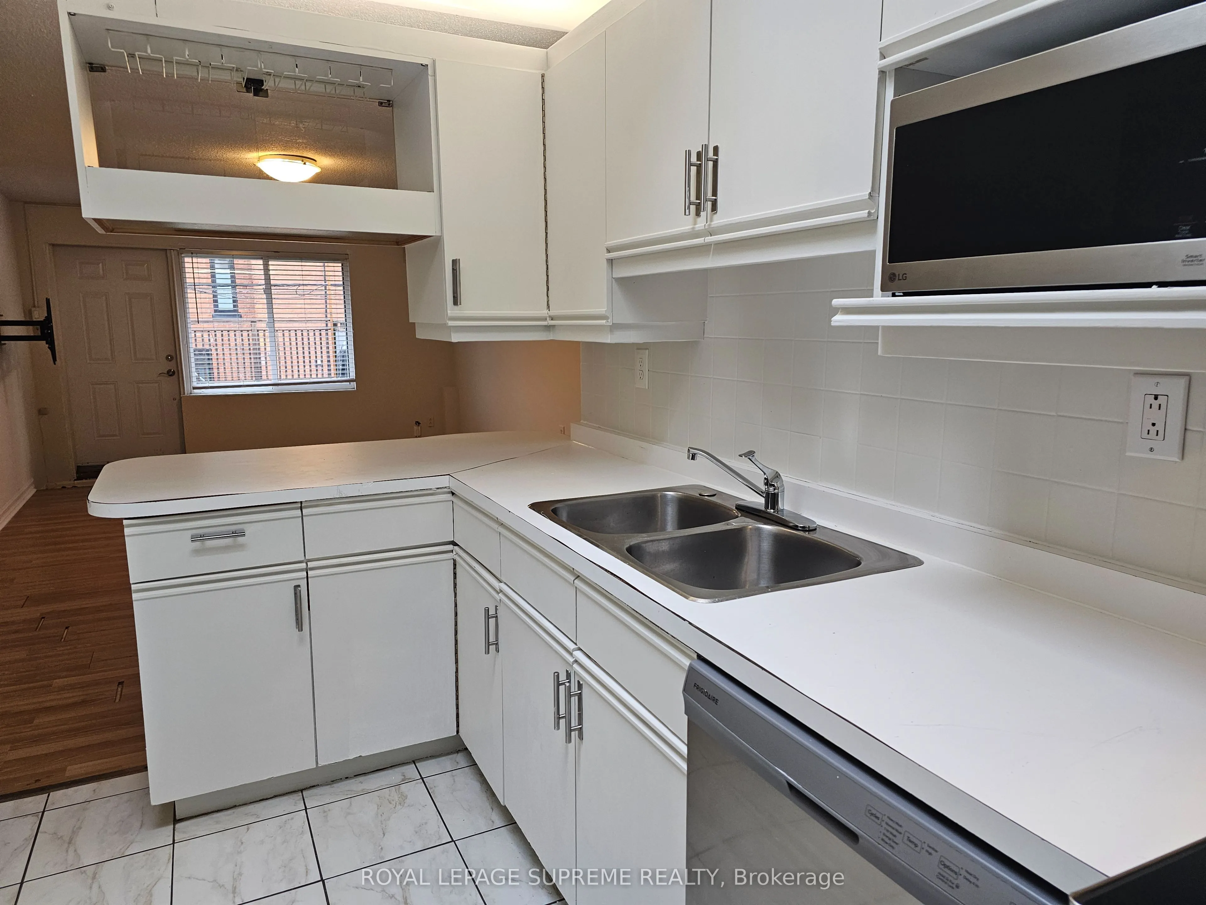 806 College Street, #UPPER