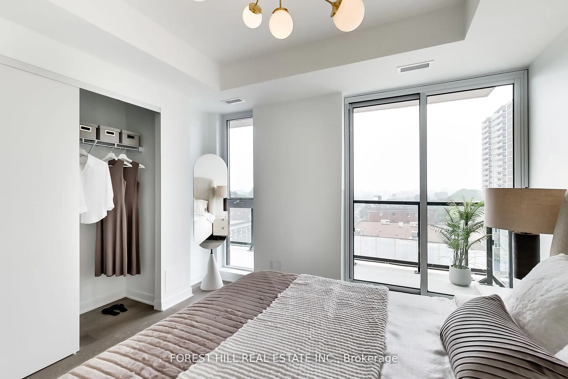 185 Alberta Avenue, #807