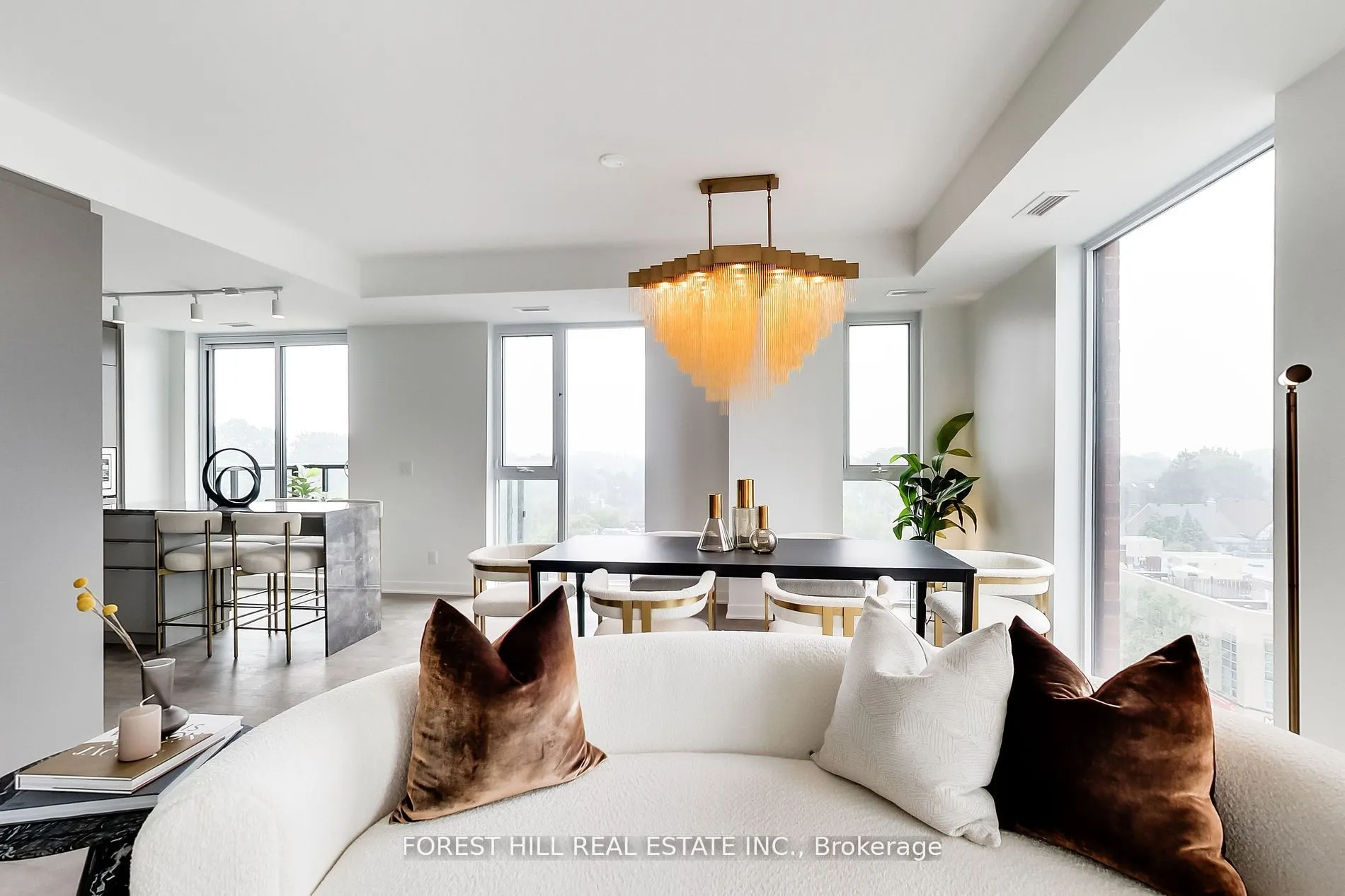 185 Alberta Avenue, #807