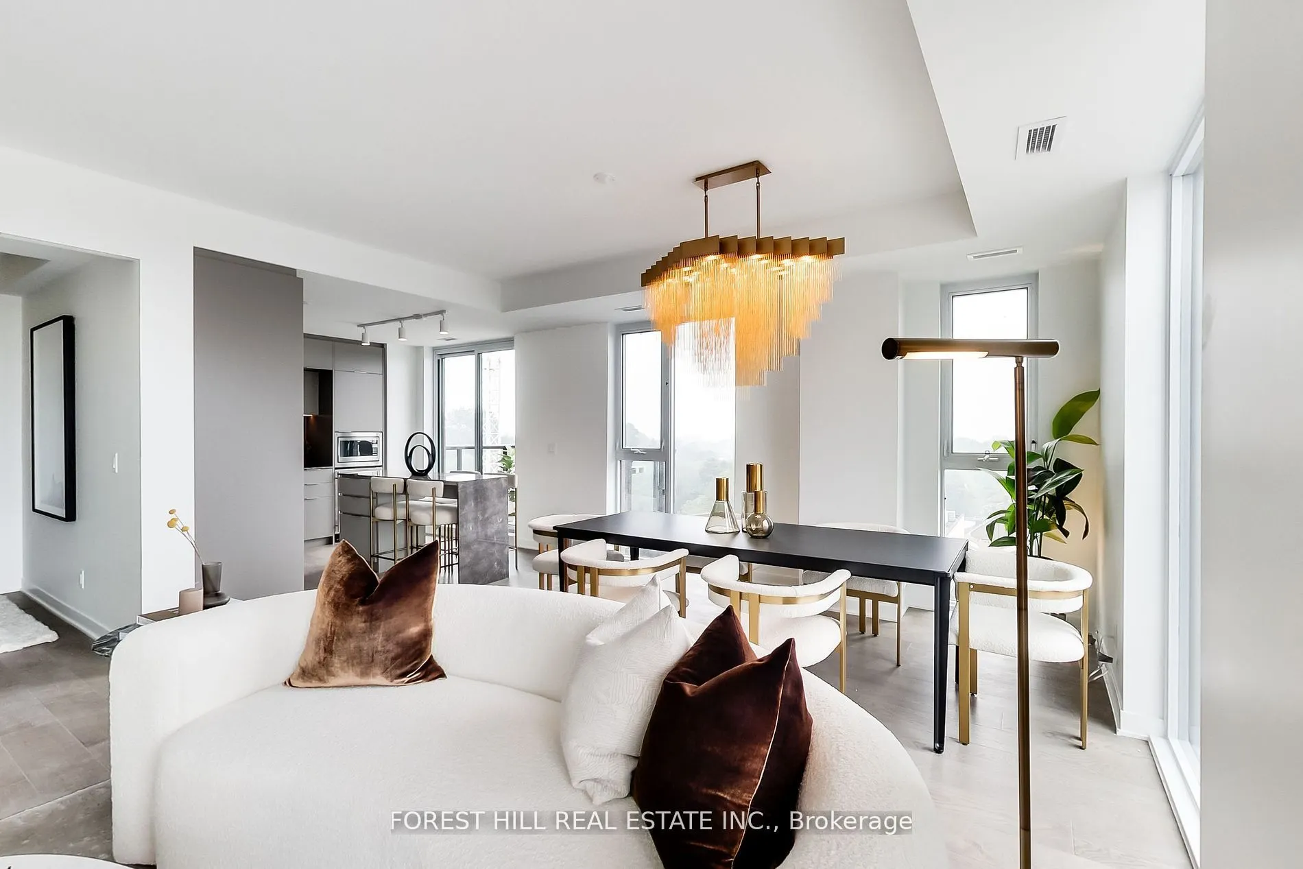 185 Alberta Avenue, #807