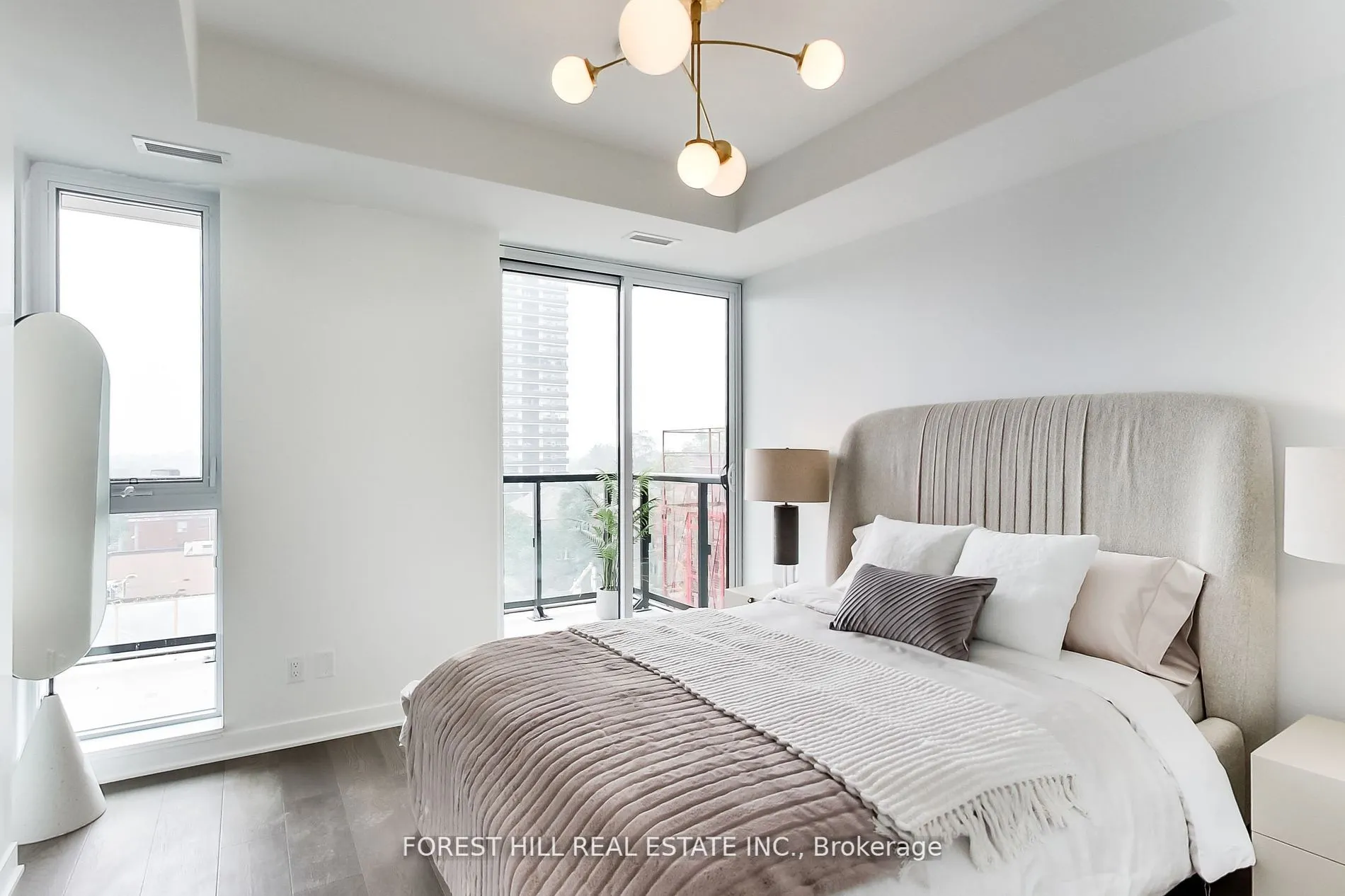 185 Alberta Avenue, #807