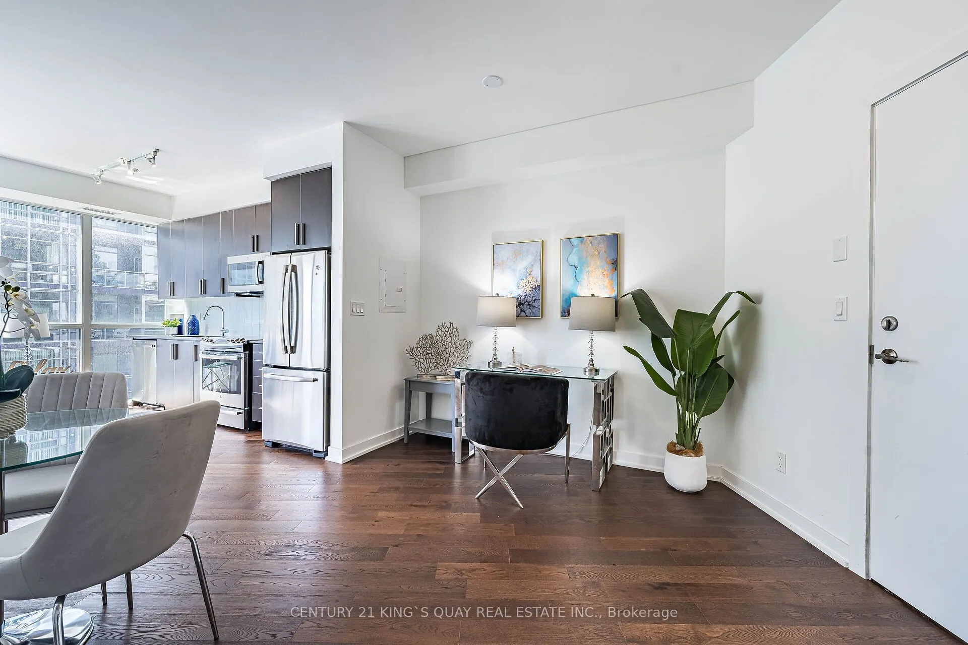 20 Bruyeres Mews, #1012