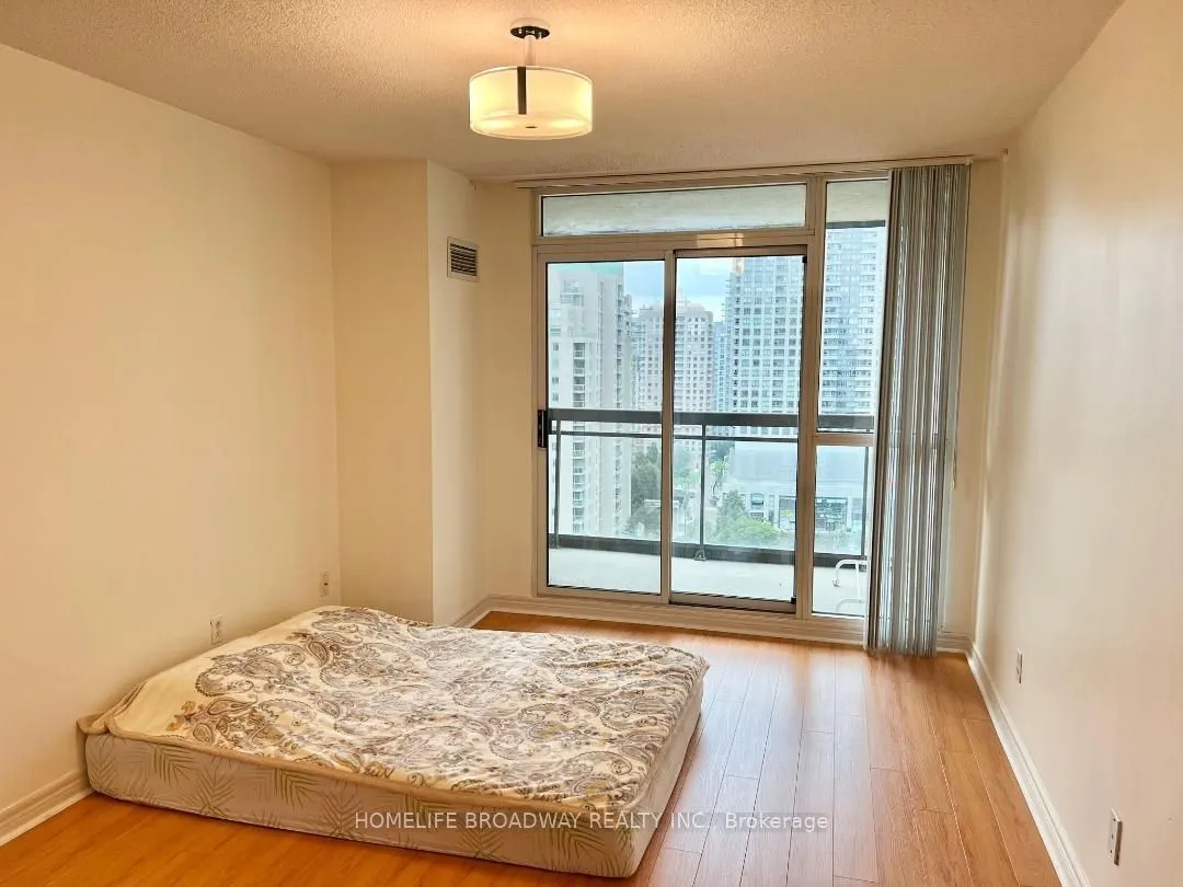 18 Parkview Avenue, #1907