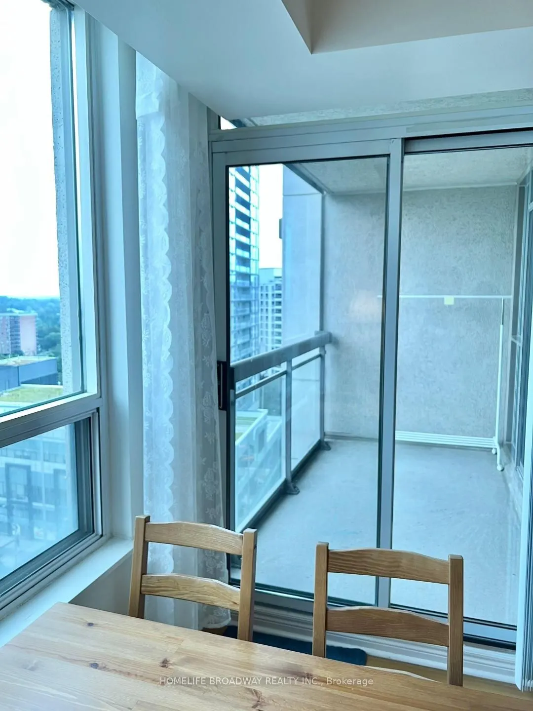18 Parkview Avenue, #1907