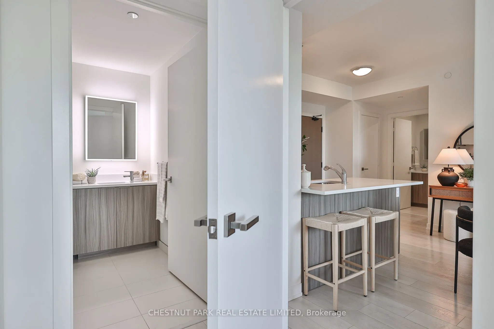 223 St Clair Avenue W, #704