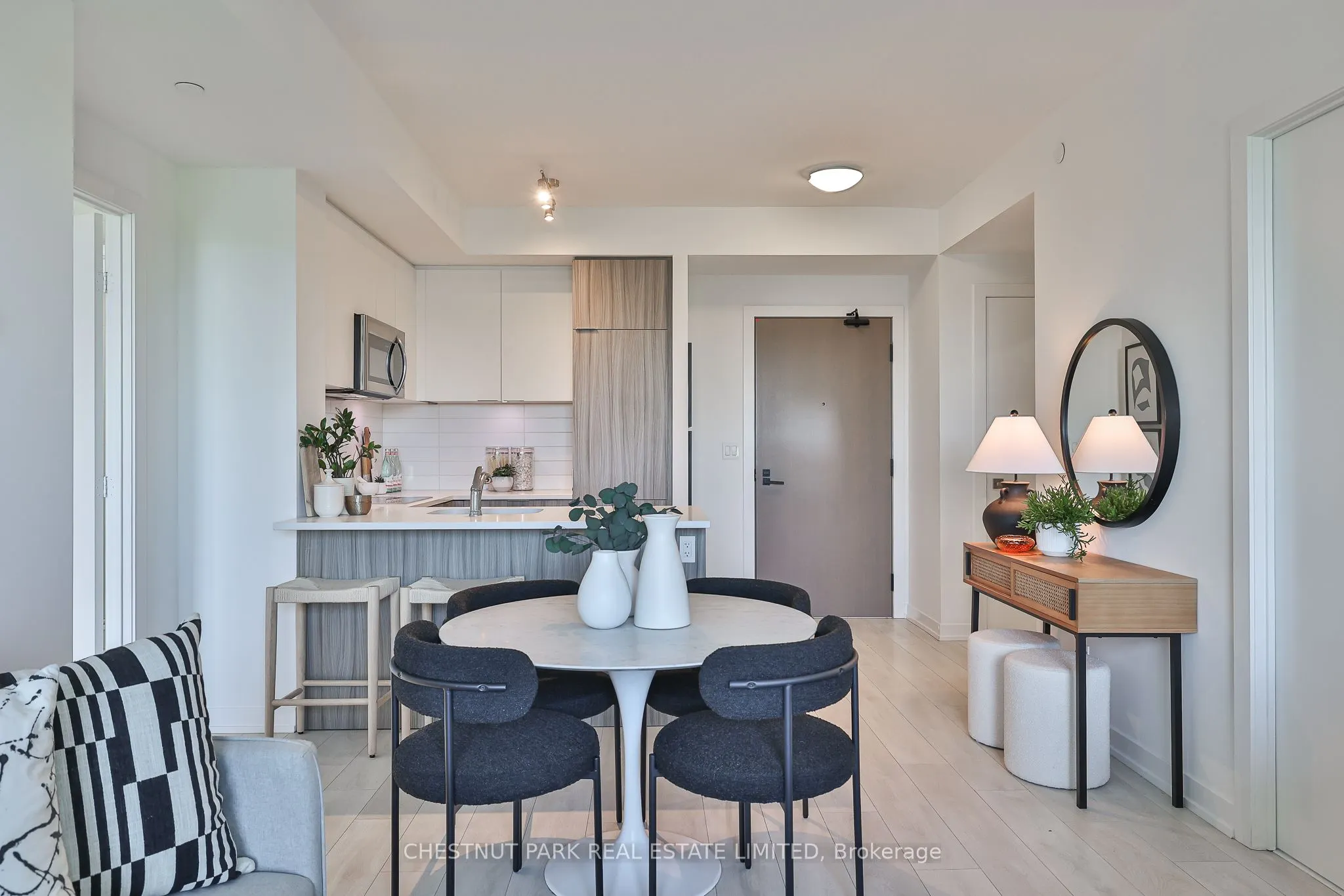 223 St Clair Avenue W, #704