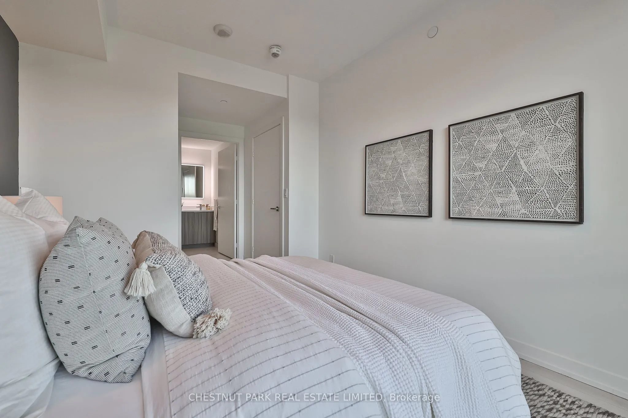 223 St Clair Avenue W, #704
