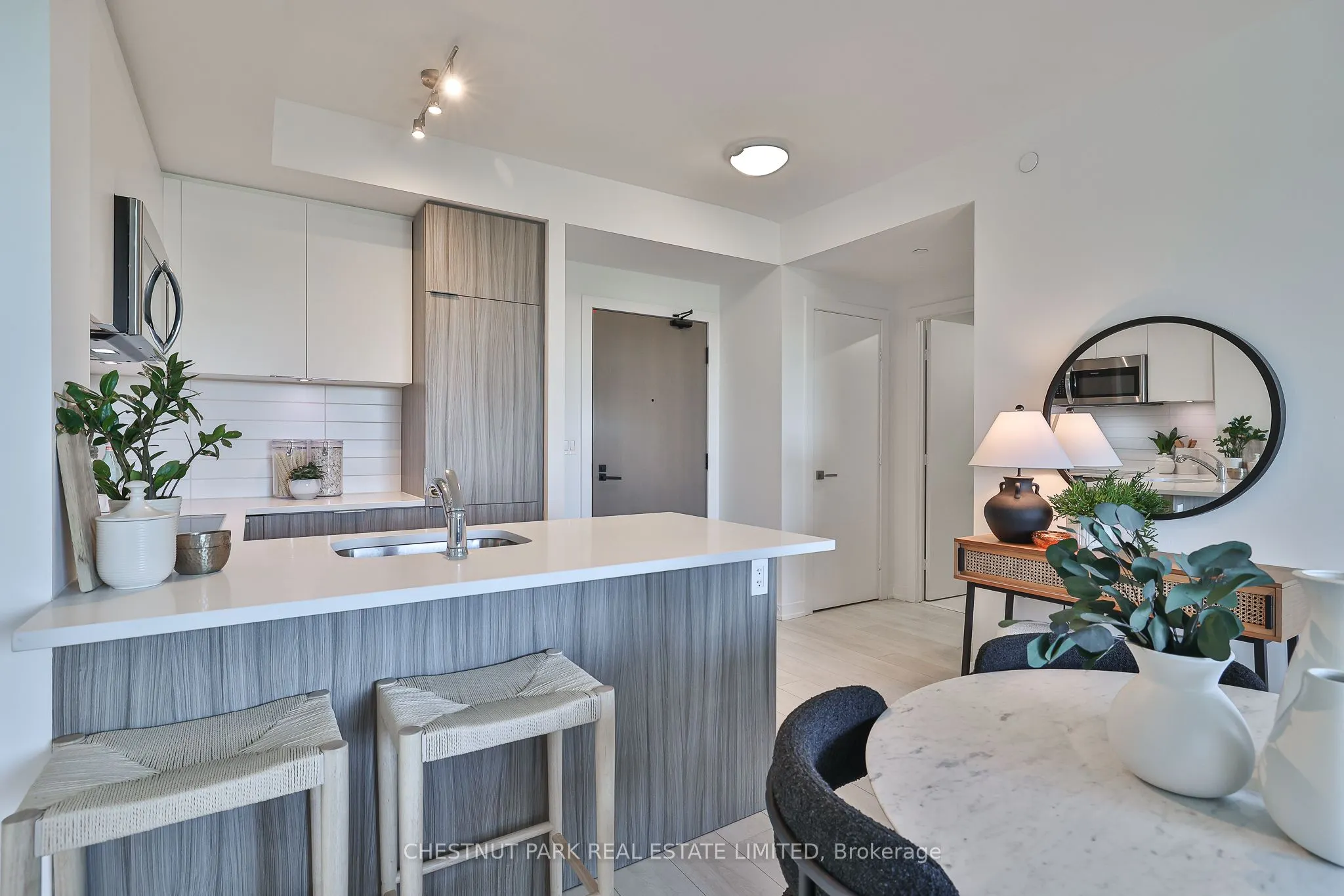 223 St Clair Avenue W, #704