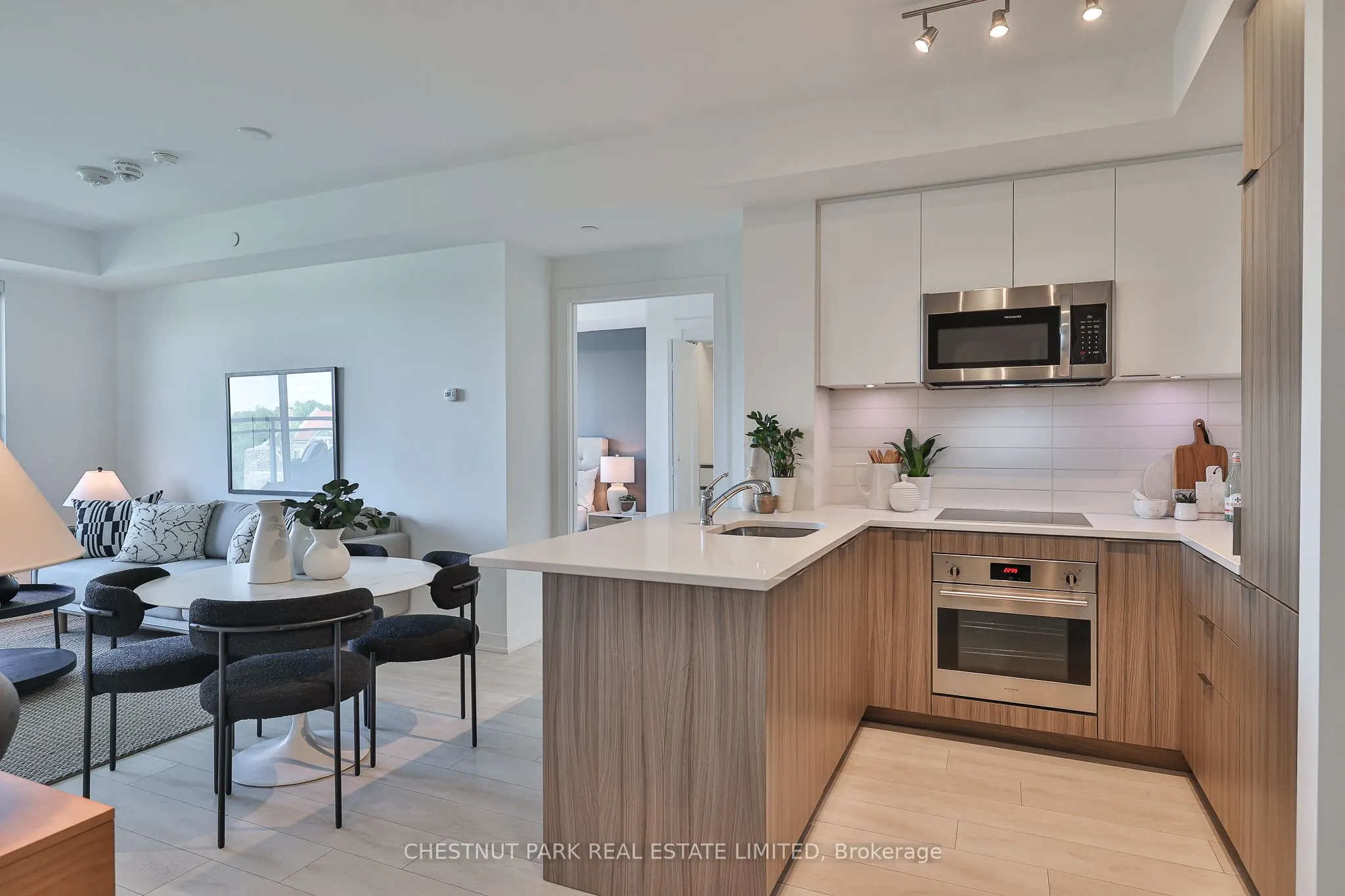223 St Clair Avenue W, #704