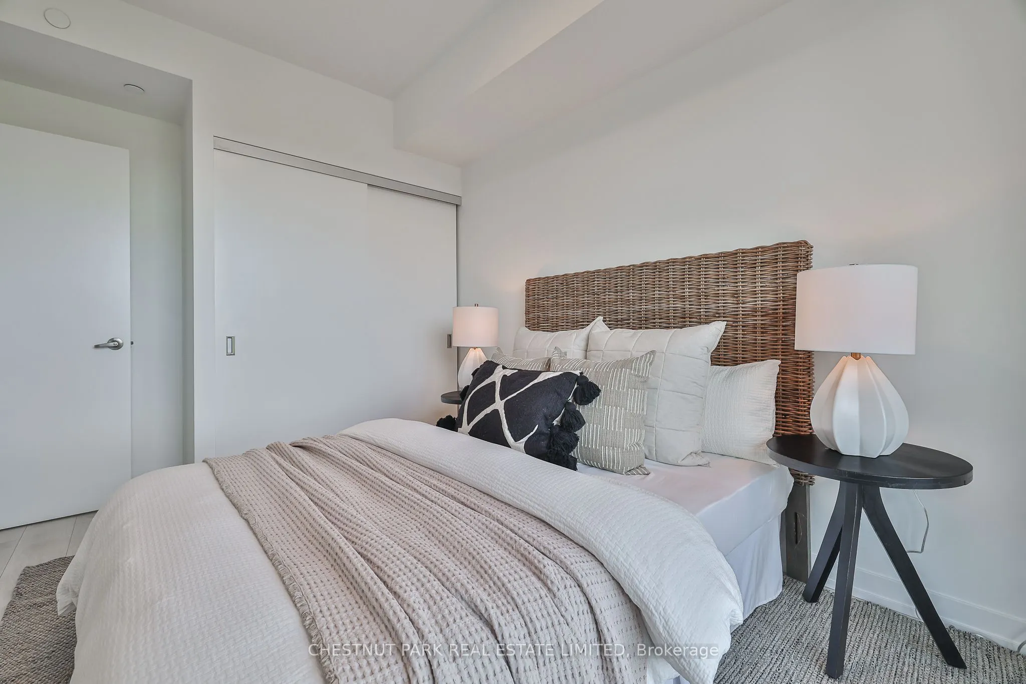 223 St Clair Avenue W, #704