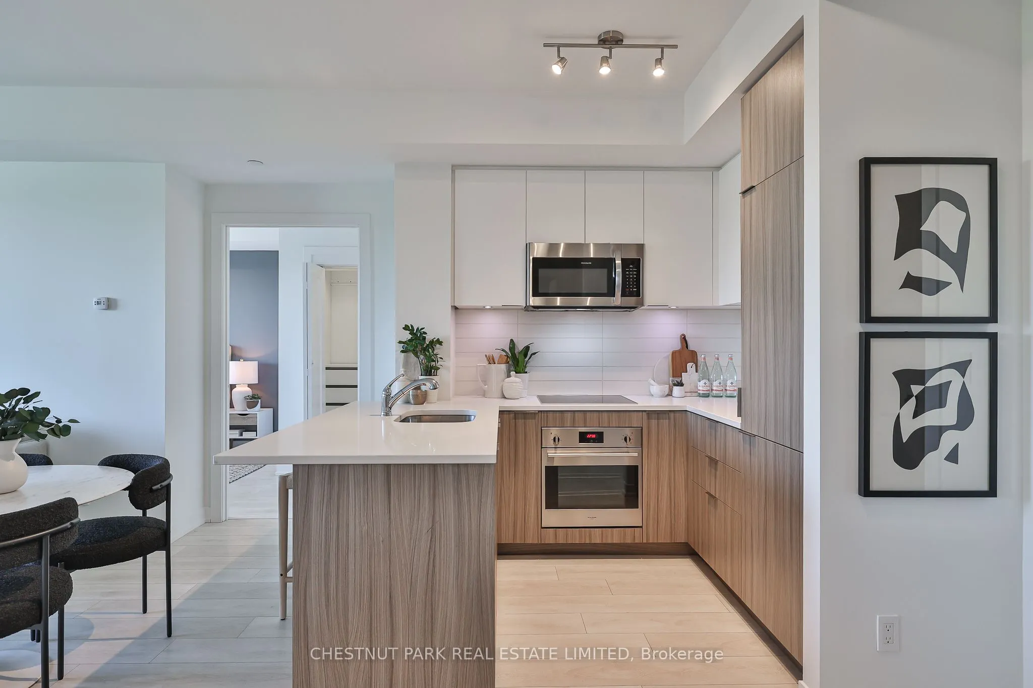 223 St Clair Avenue W, #704