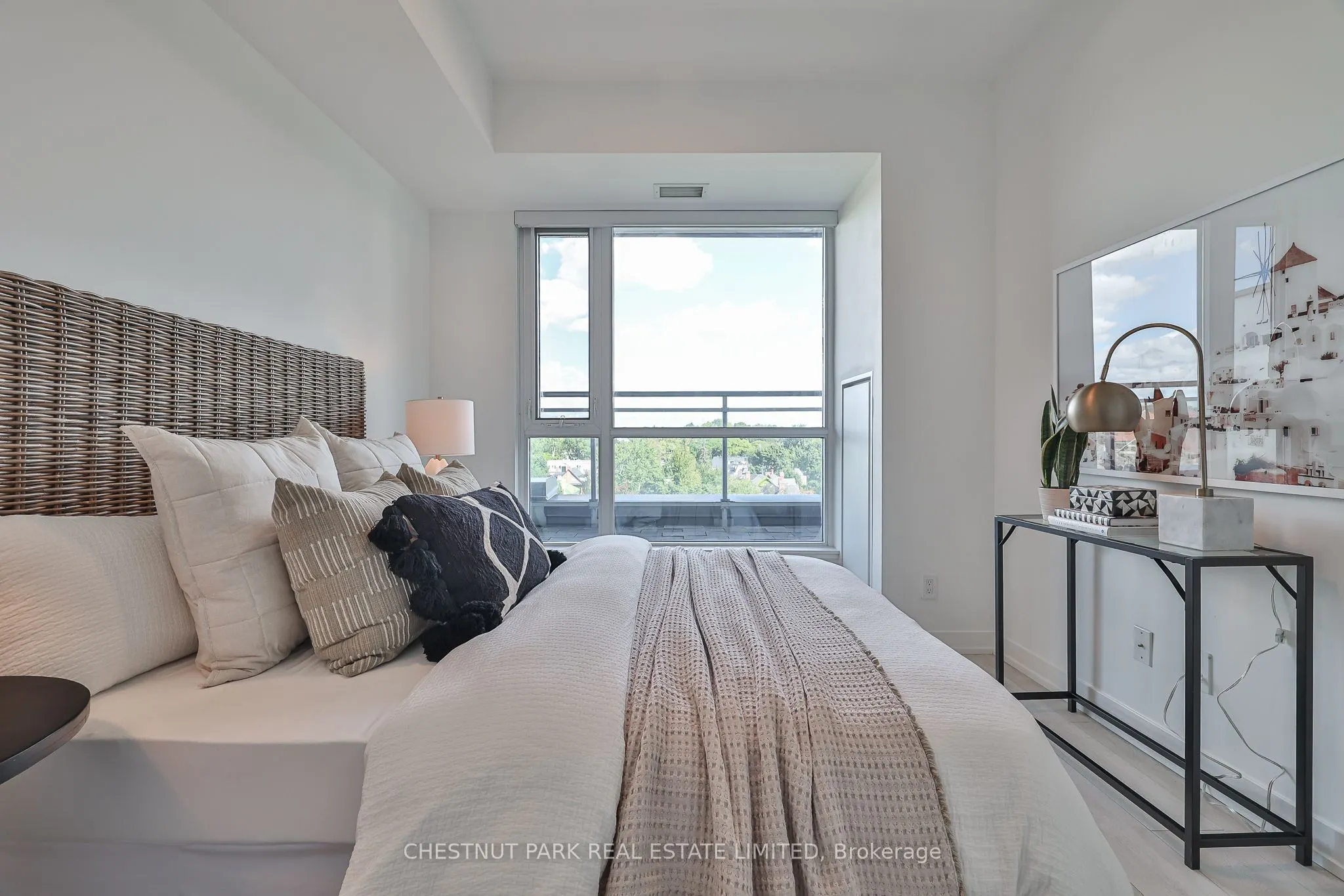 223 St Clair Avenue W, #704