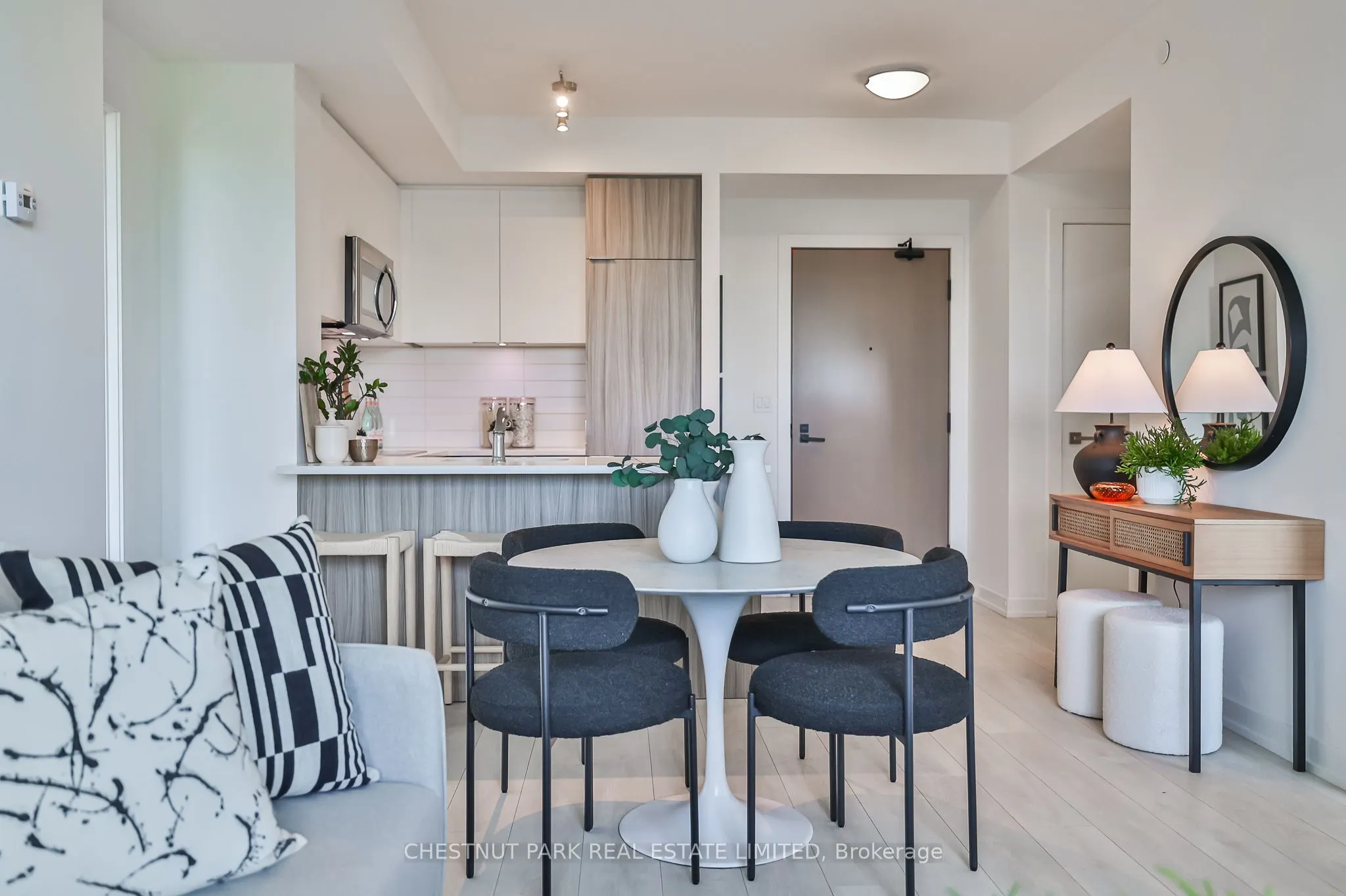 223 St Clair Avenue W, #704
