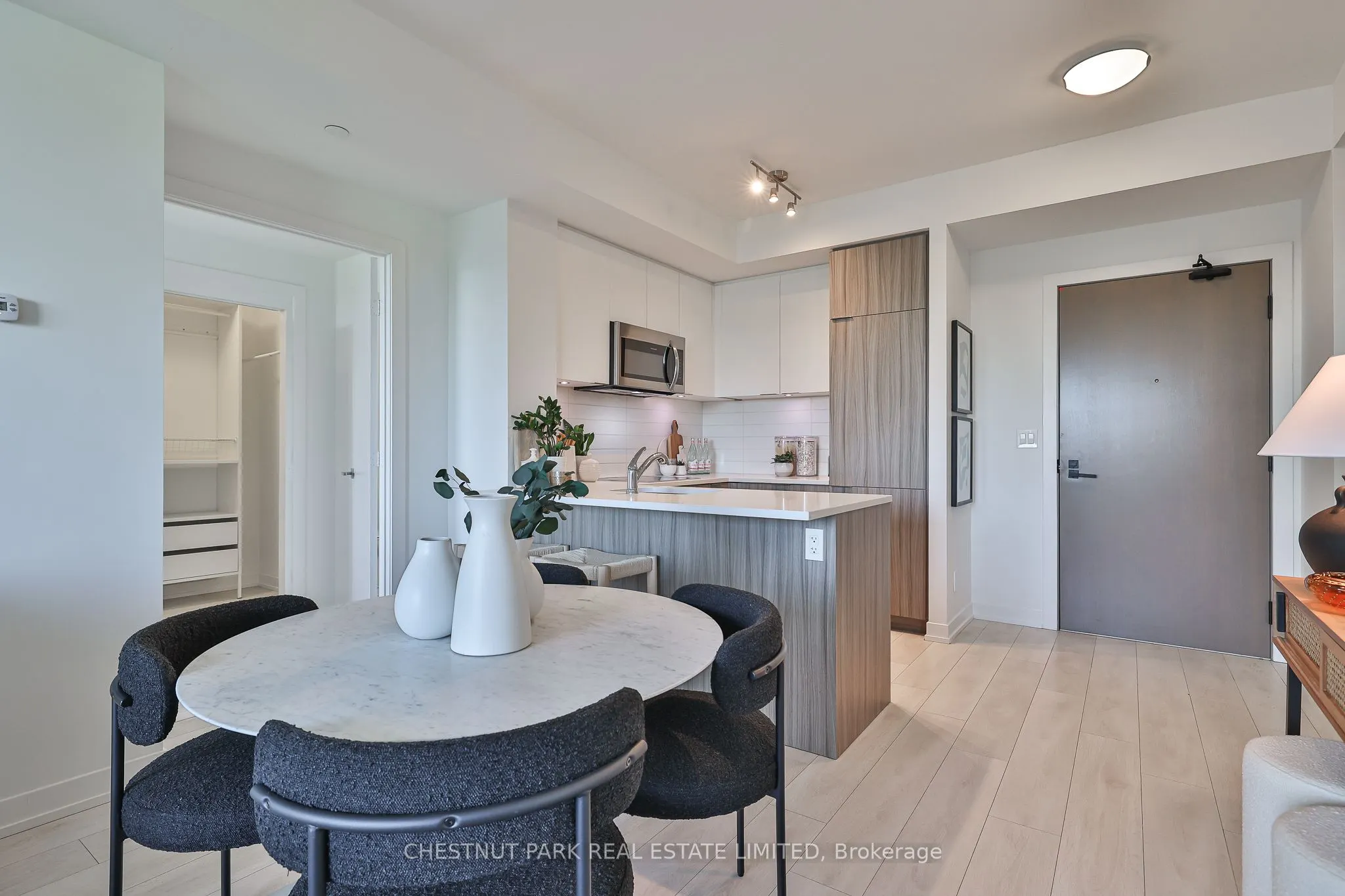 223 St Clair Avenue W, #704