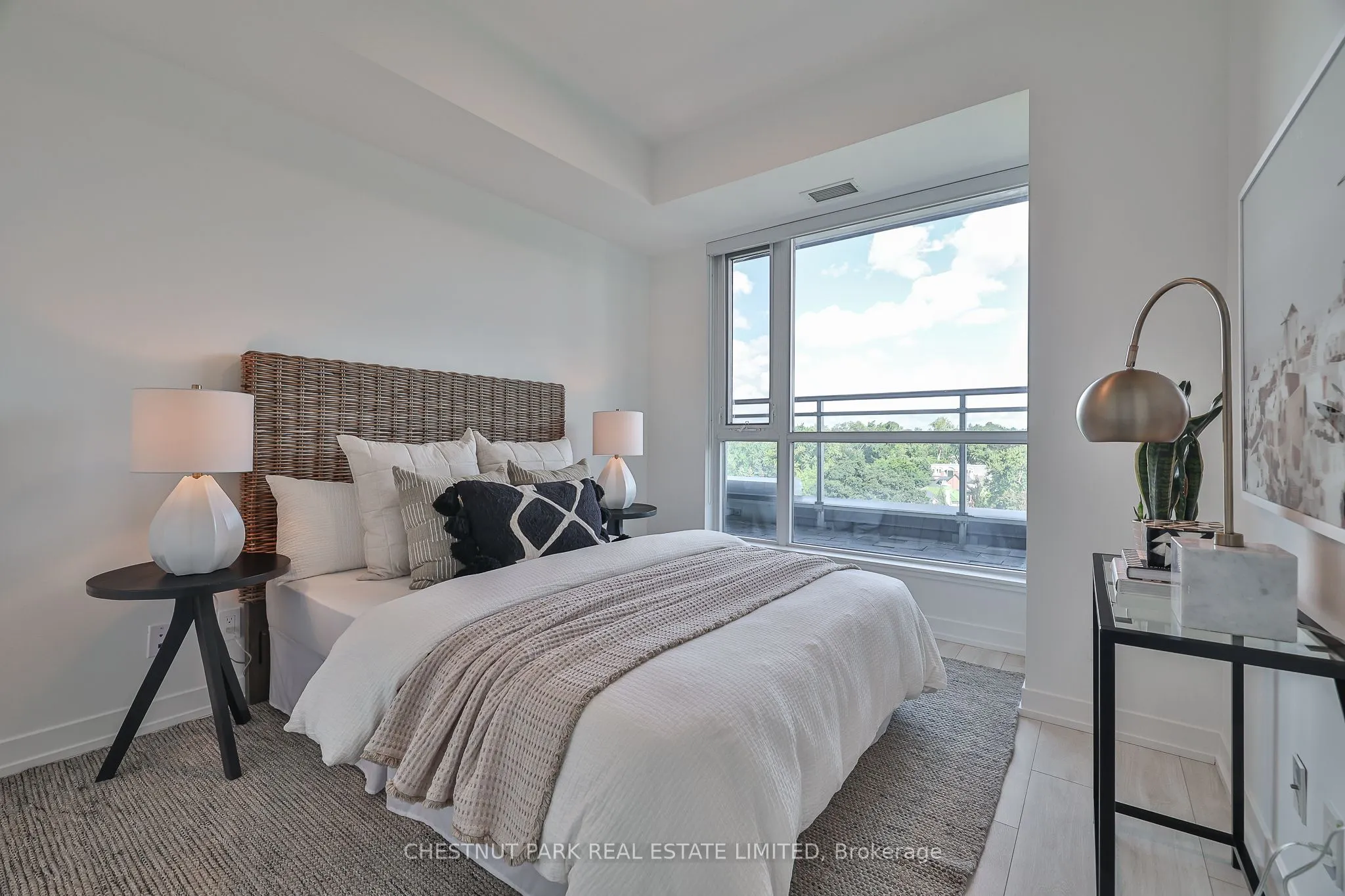 223 St Clair Avenue W, #704