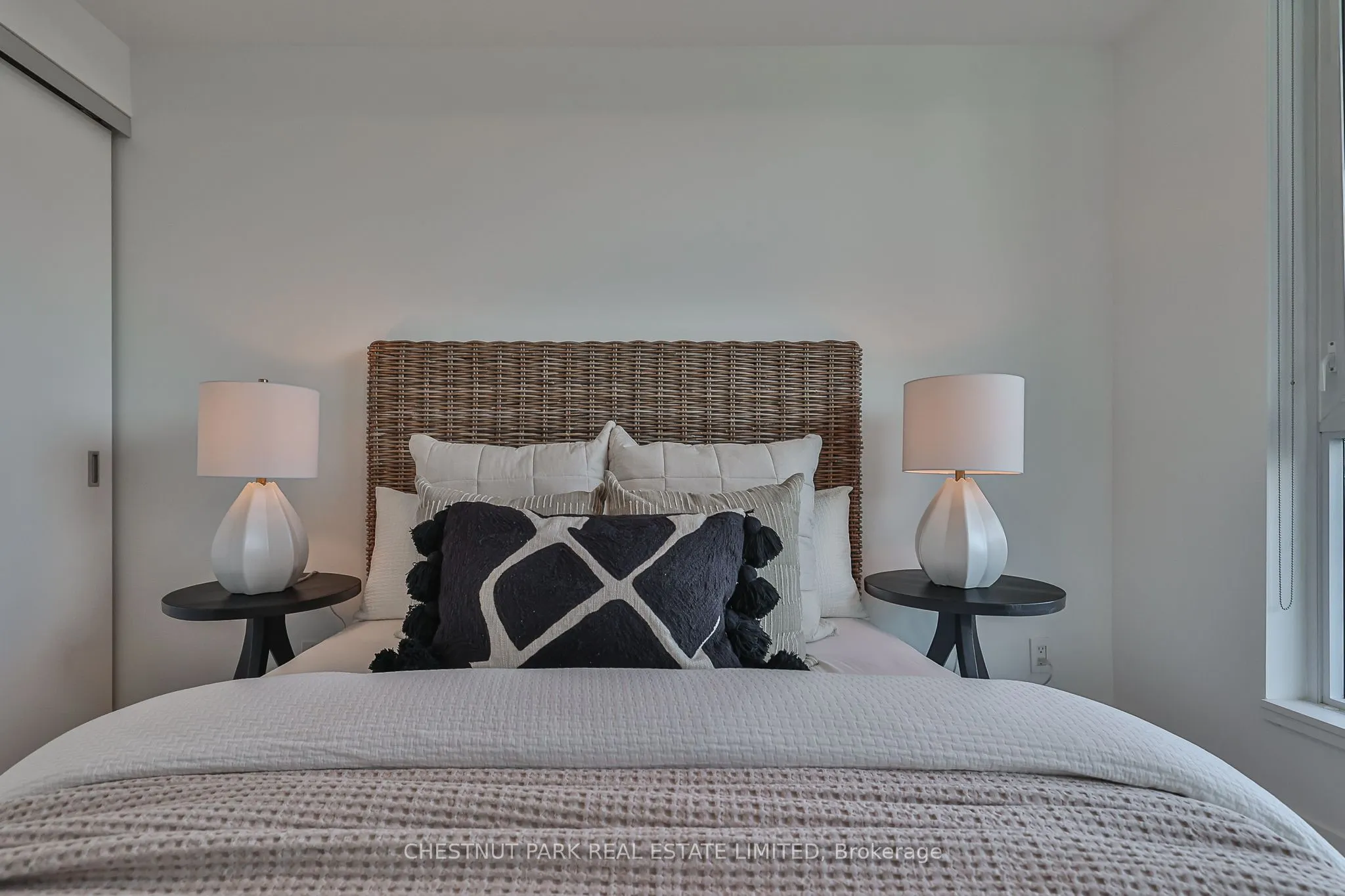 223 St Clair Avenue W, #704