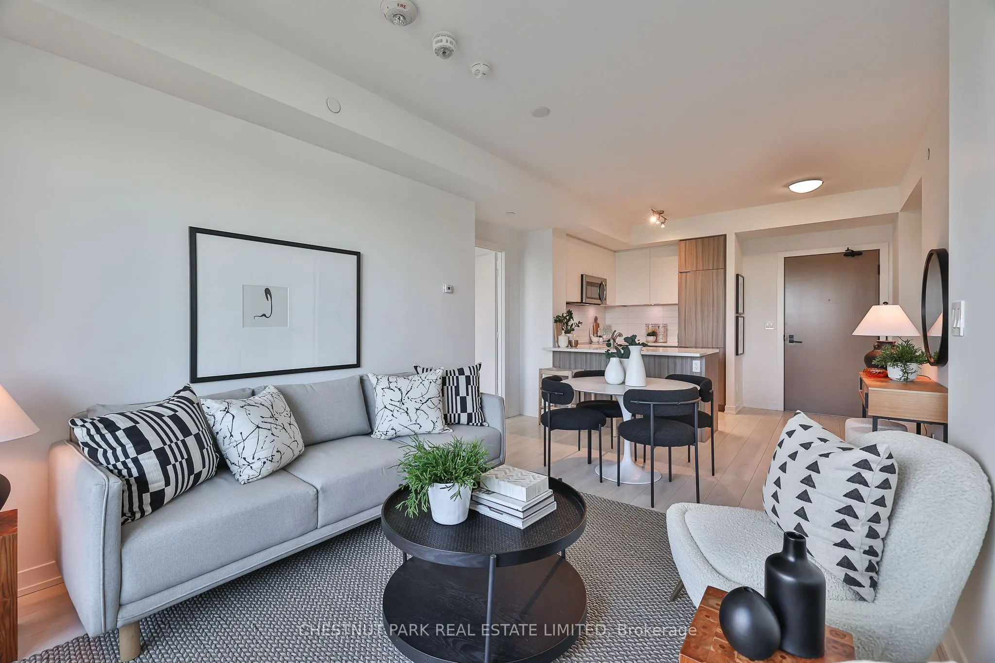 223 St Clair Avenue W, #704