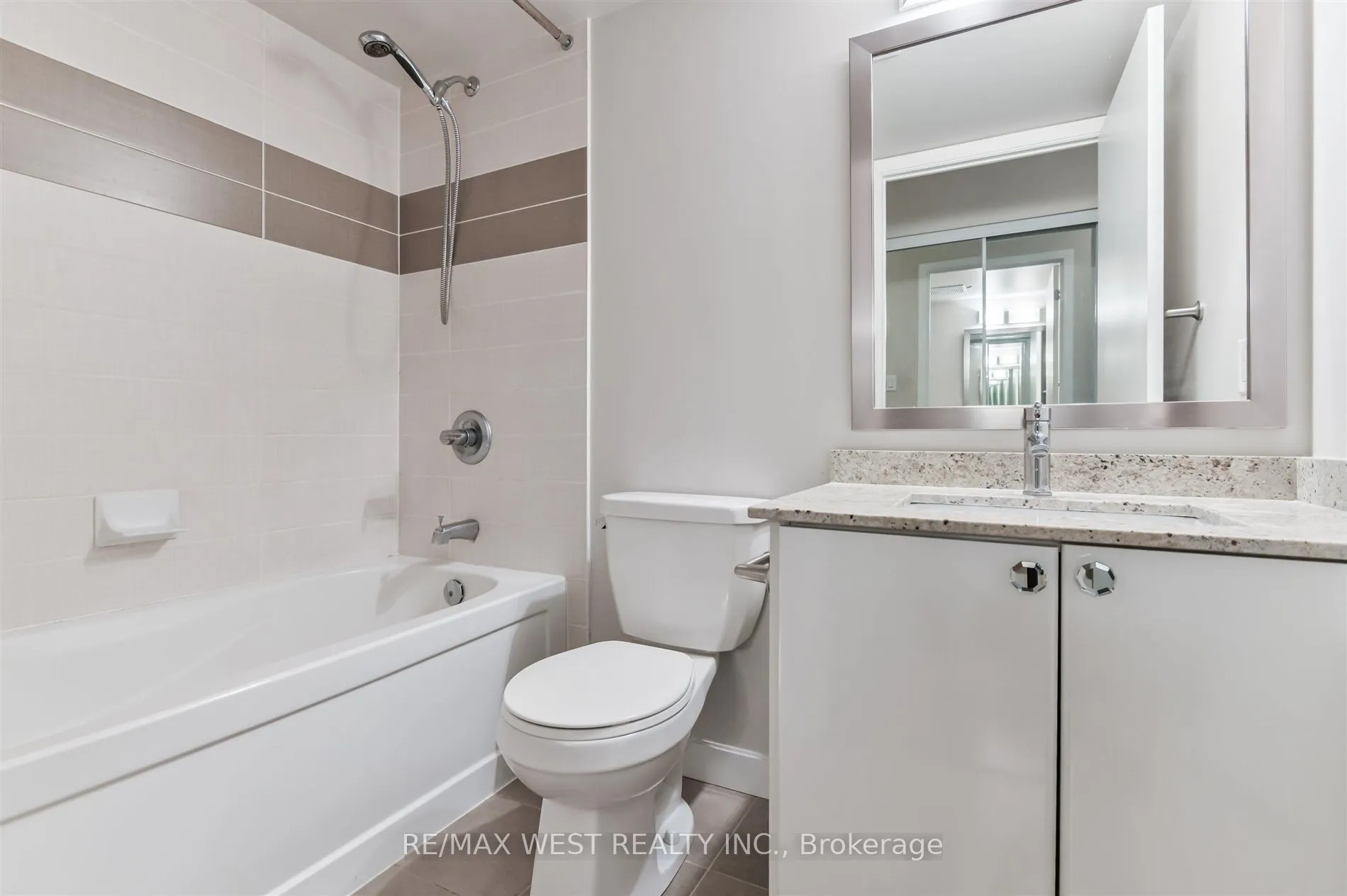 33 Bay Street, #903