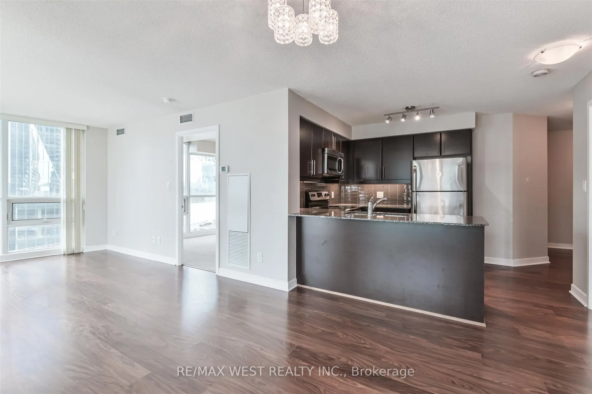 33 Bay Street, #903
