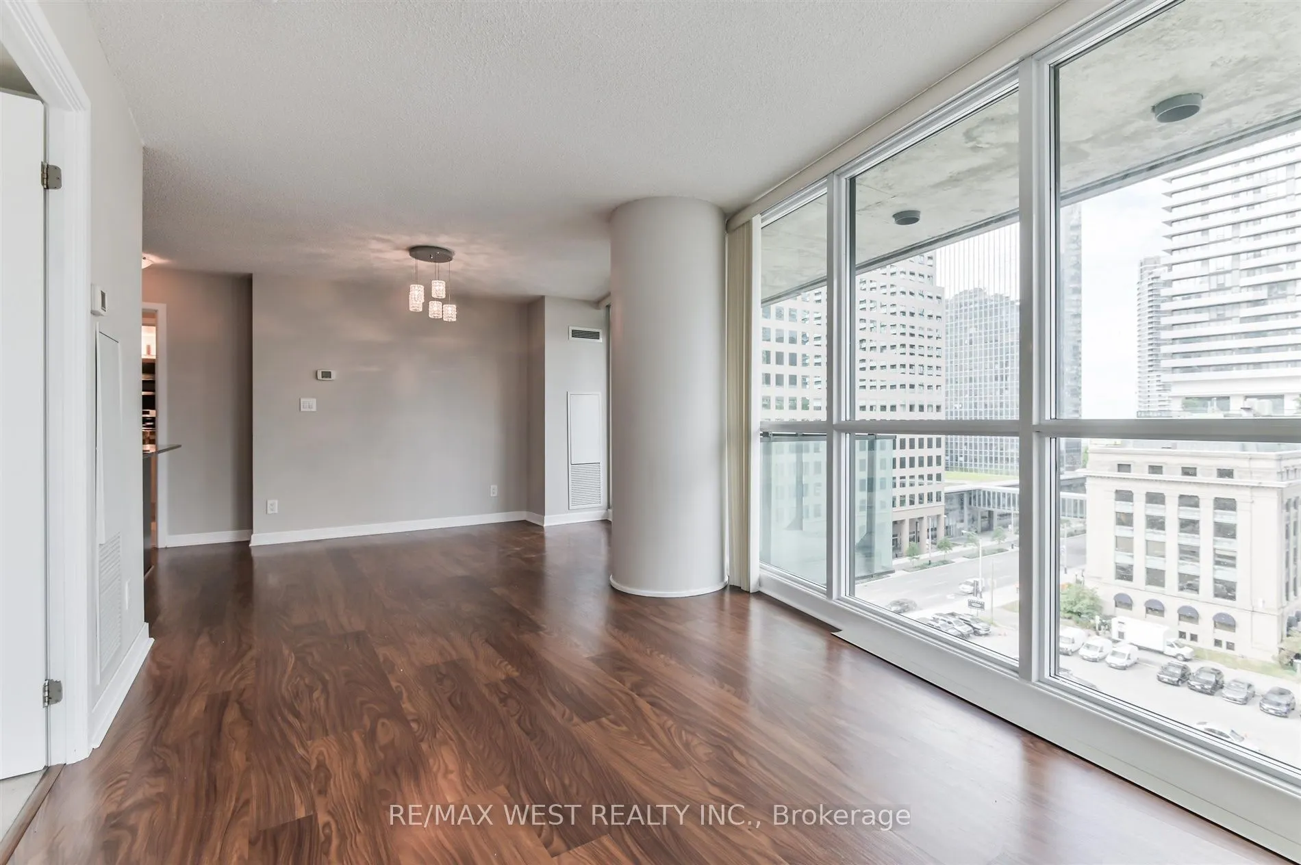 33 Bay Street, #903