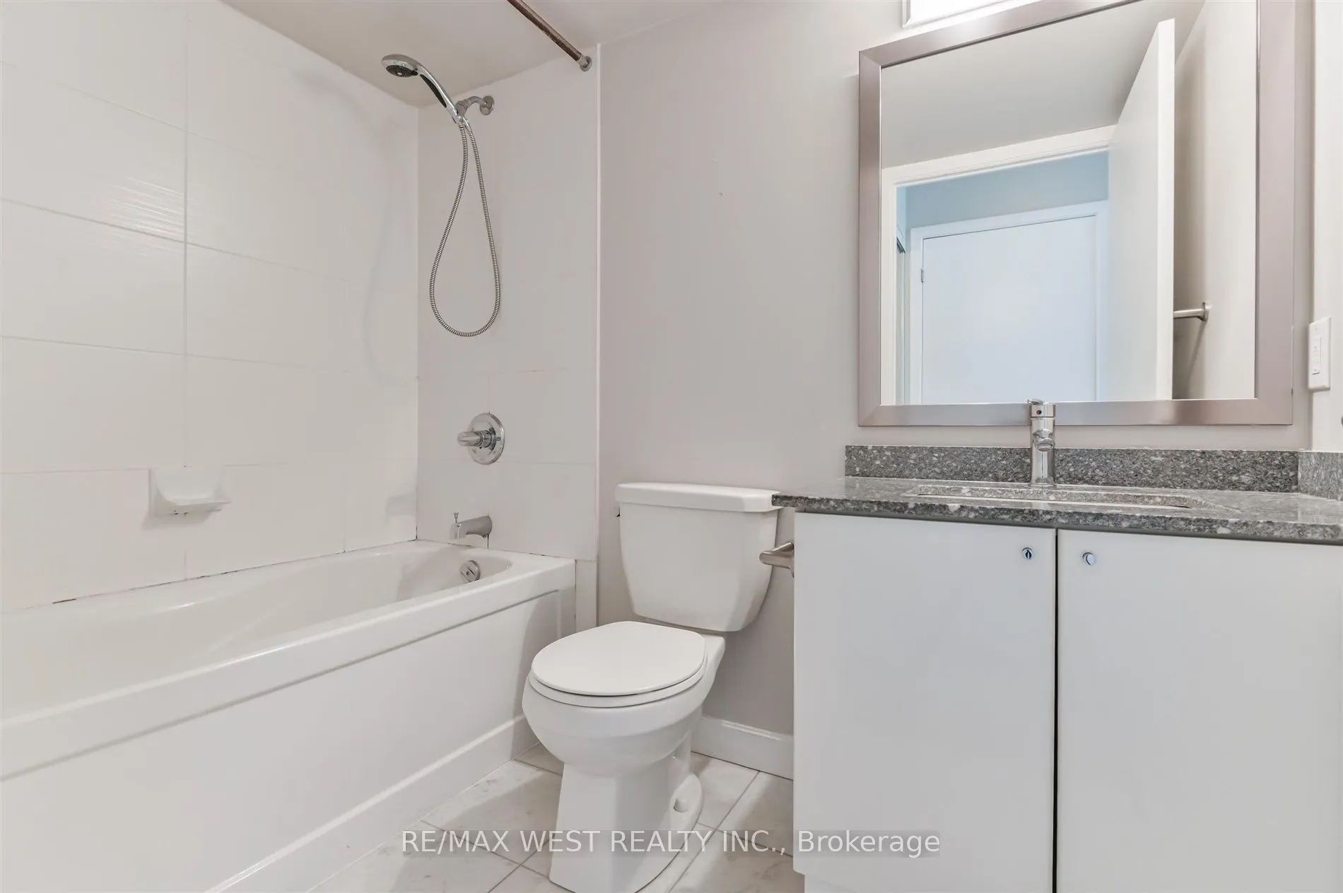 33 Bay Street, #903