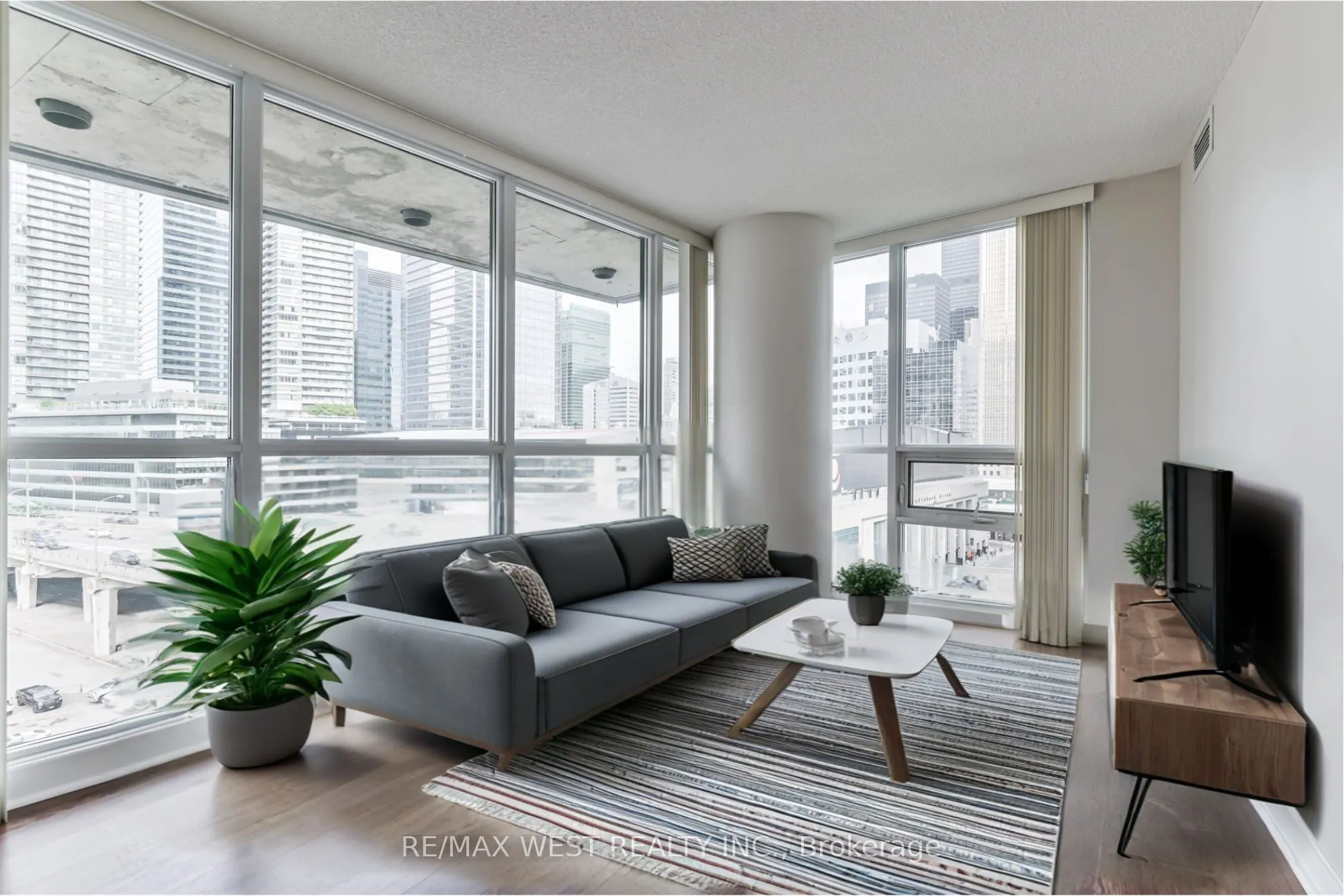 33 Bay Street, #903