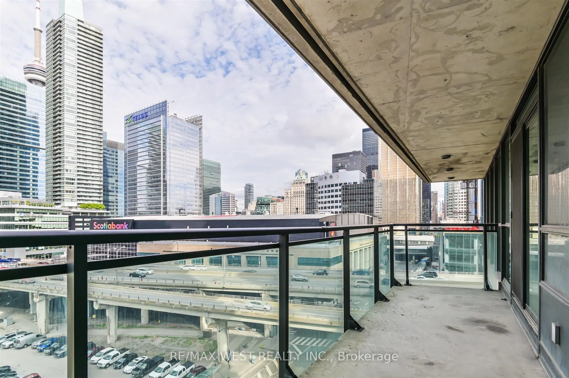 33 Bay Street, #903