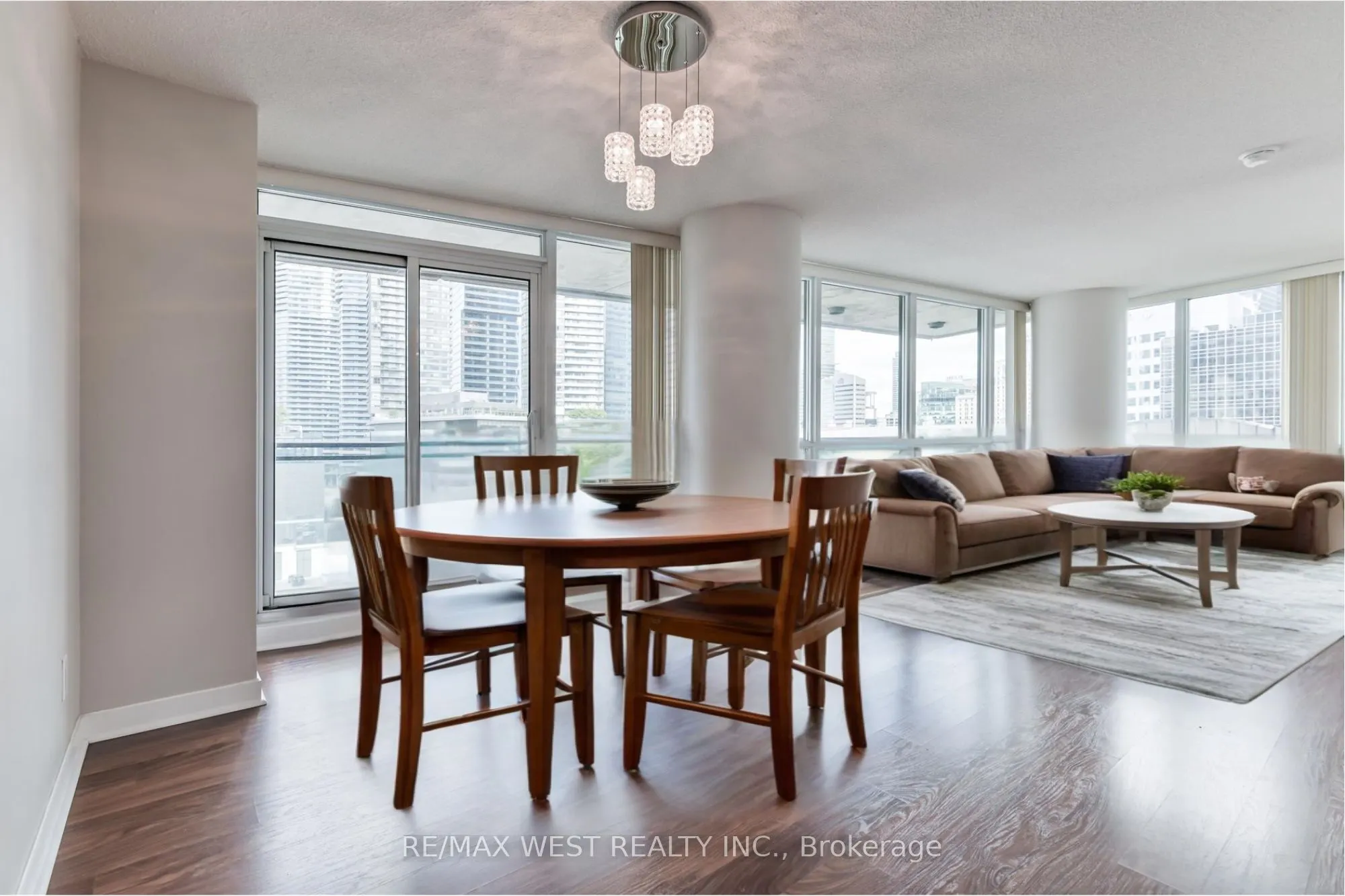 33 Bay Street, #903