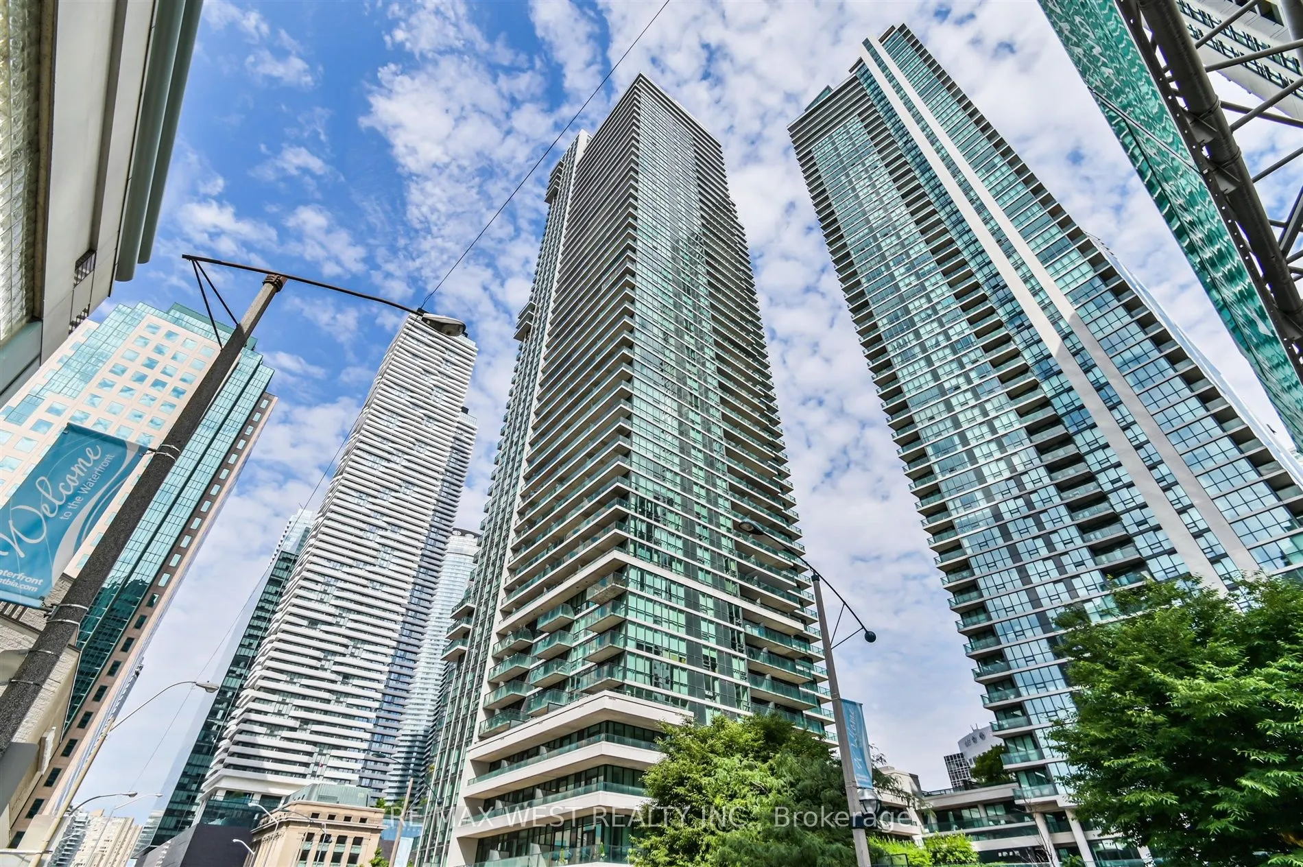 33 Bay Street, #903