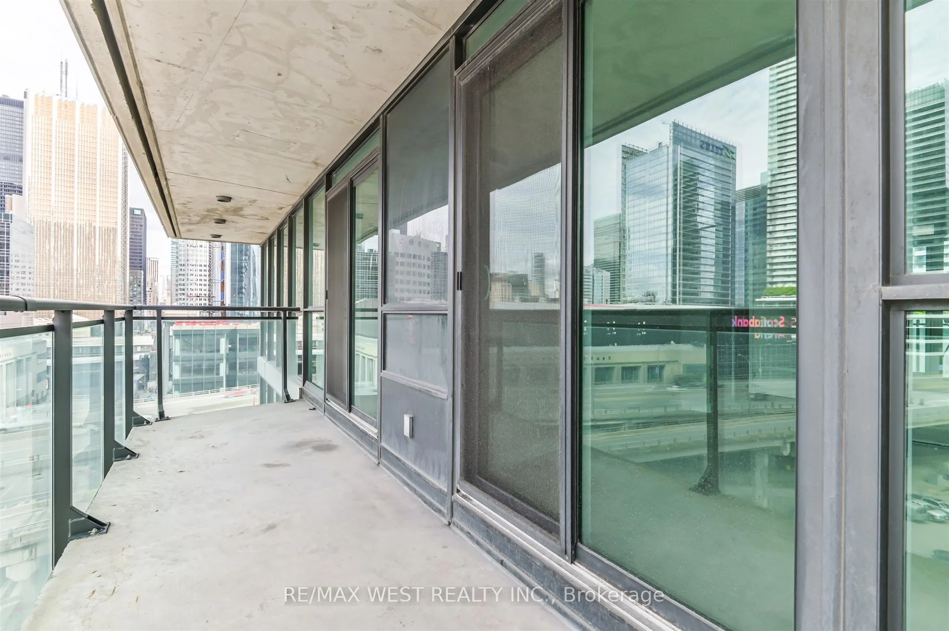 33 Bay Street, #903
