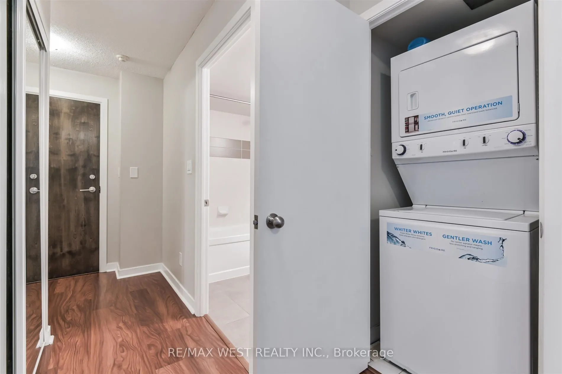33 Bay Street, #903