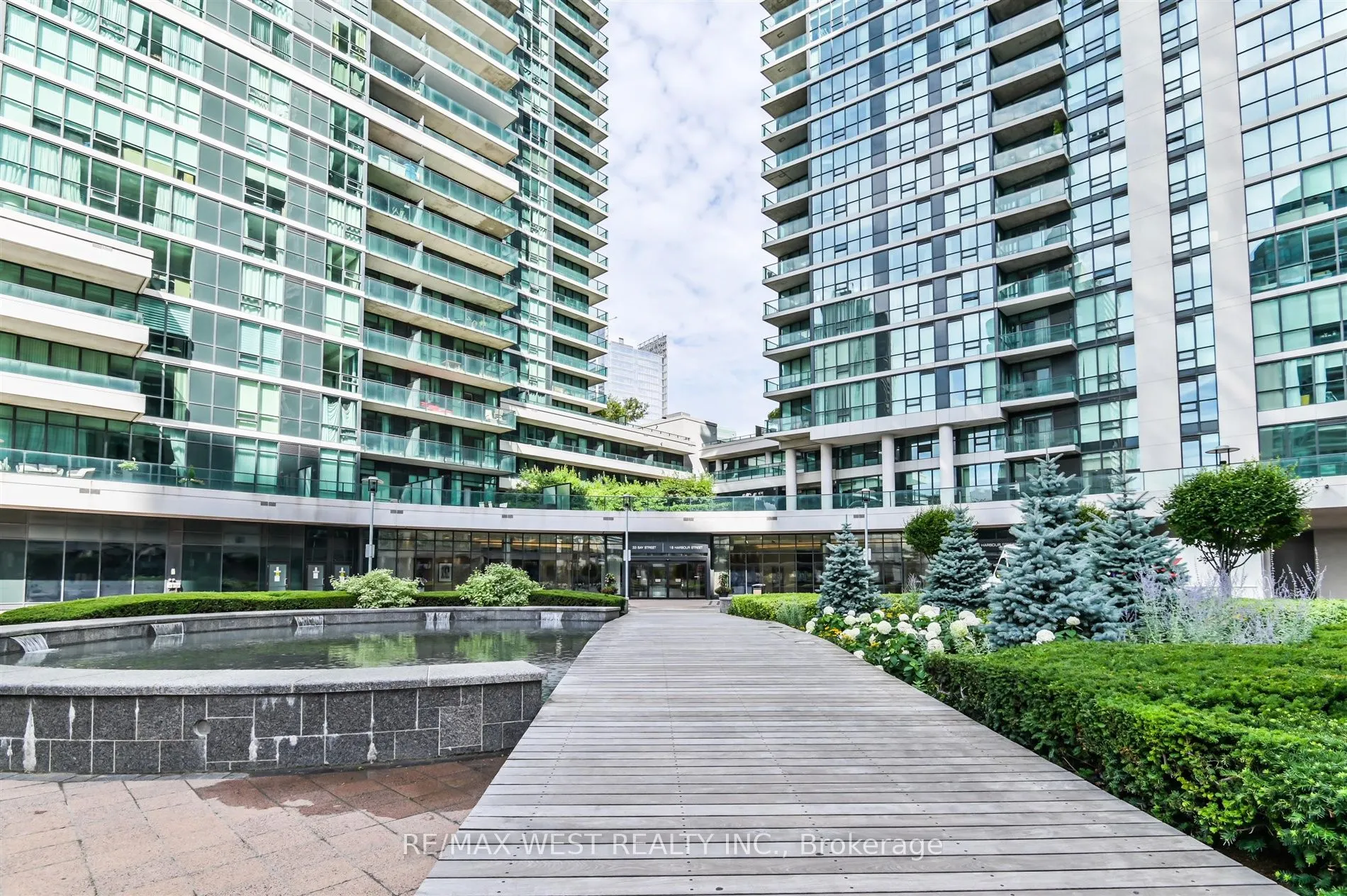 33 Bay Street, #903