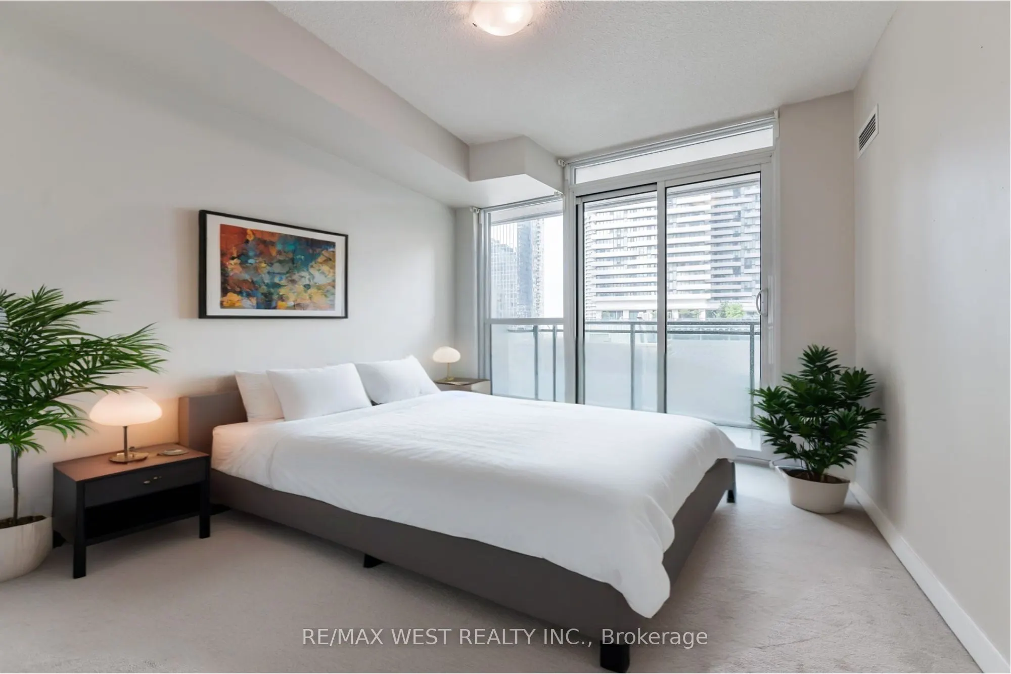 33 Bay Street, #903