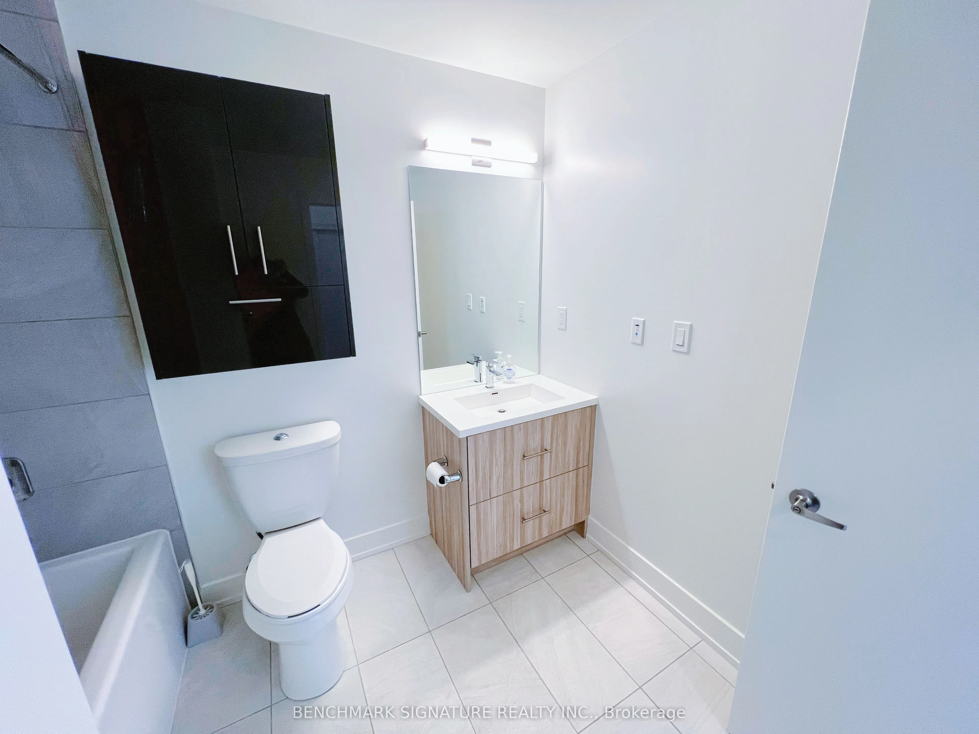 180 Fairview Mall Drive, #1805