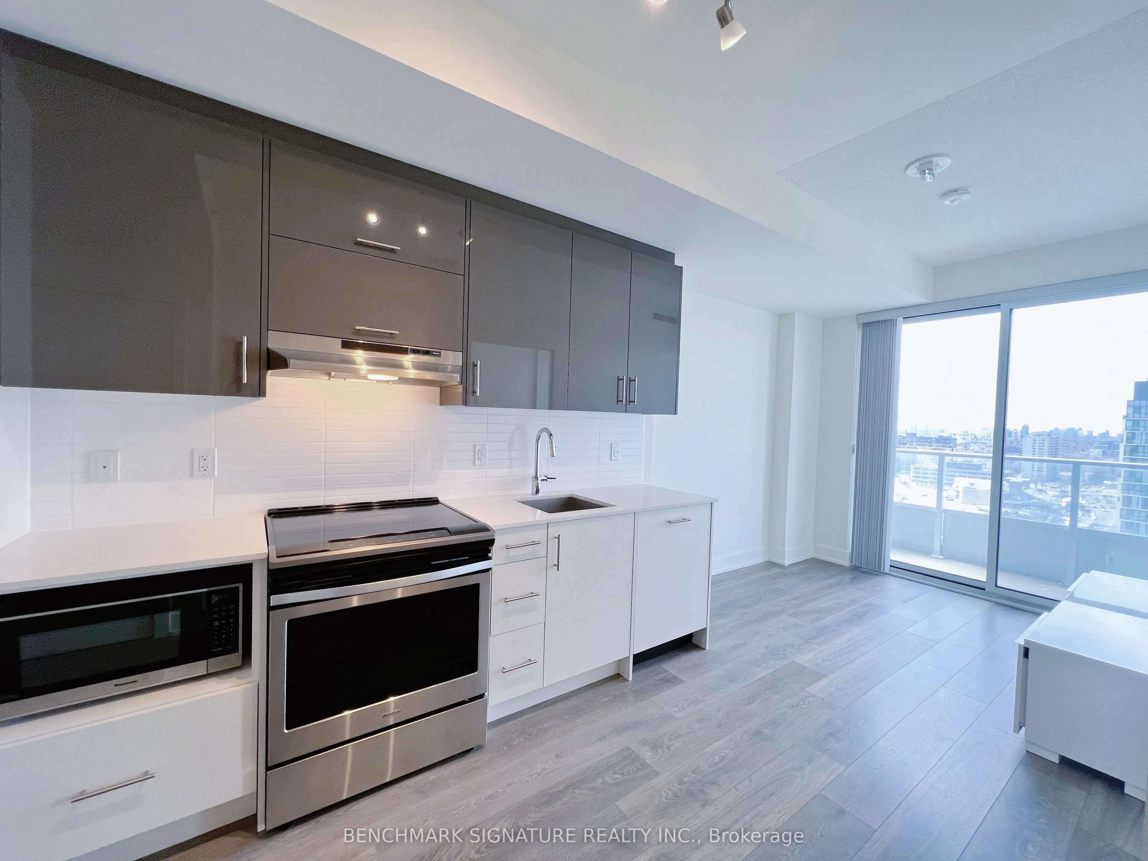 180 Fairview Mall Drive, #1805