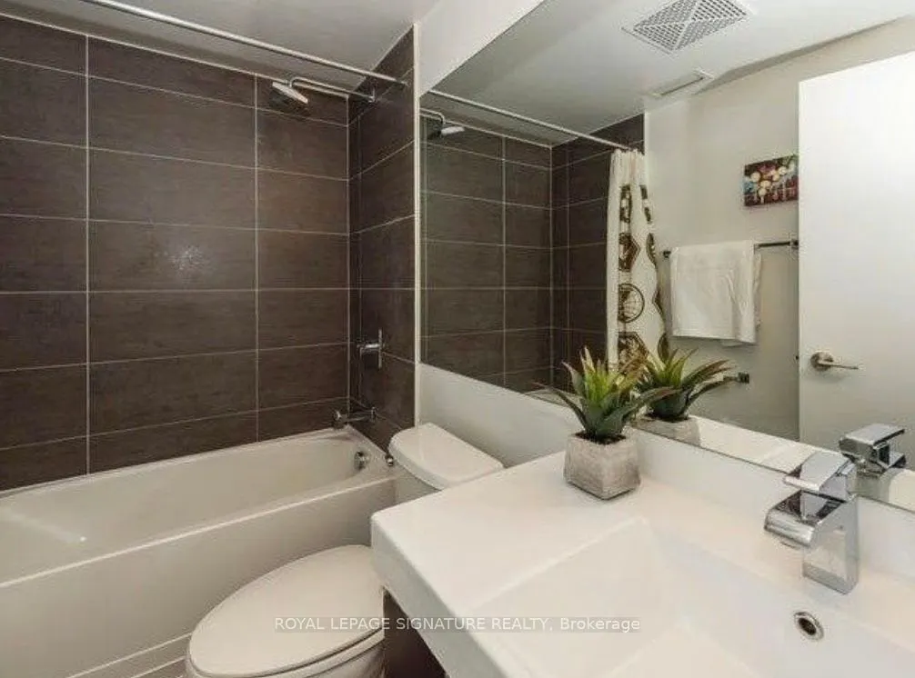 478 King Street W, #206