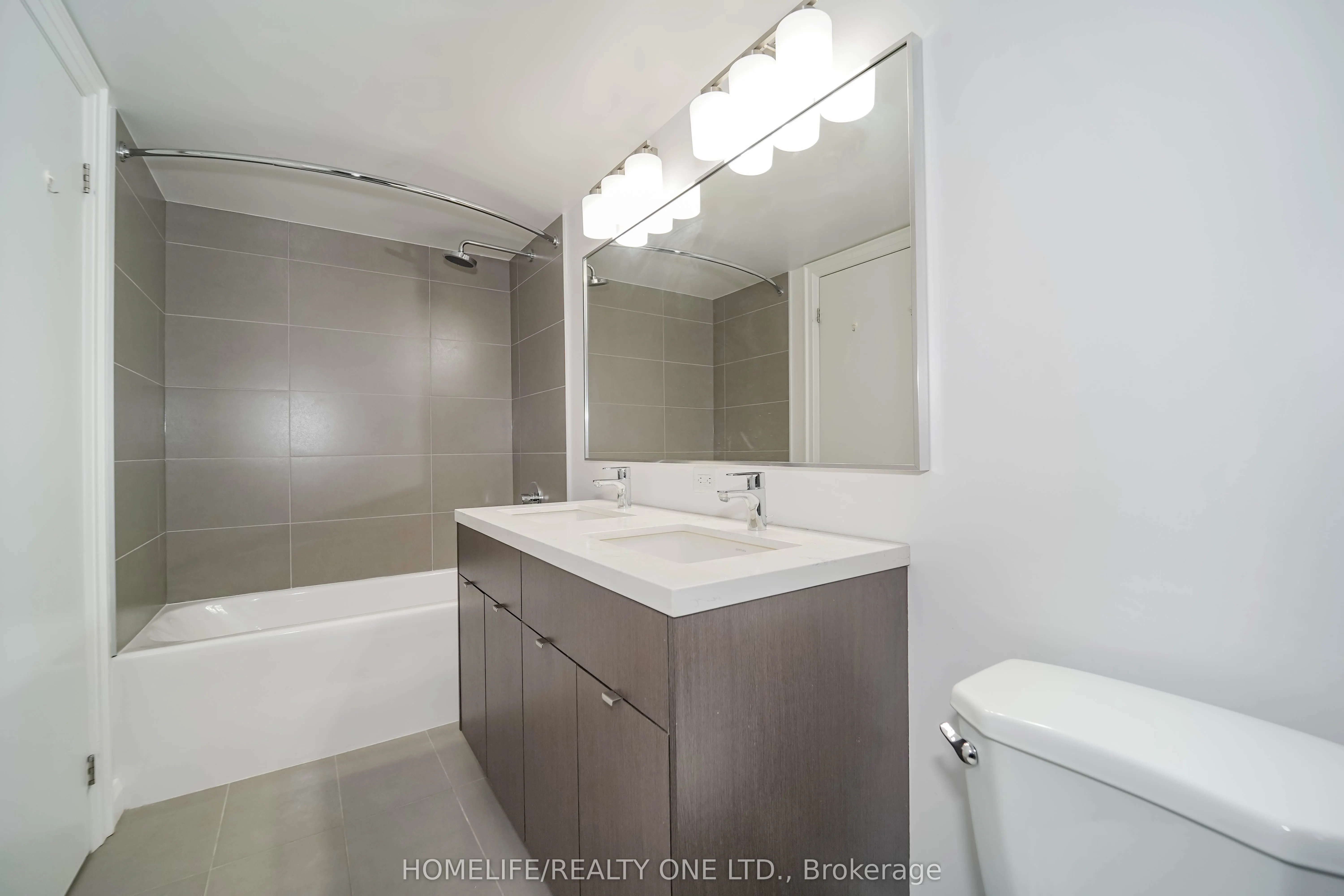 155 Yorkville Avenue, #2915