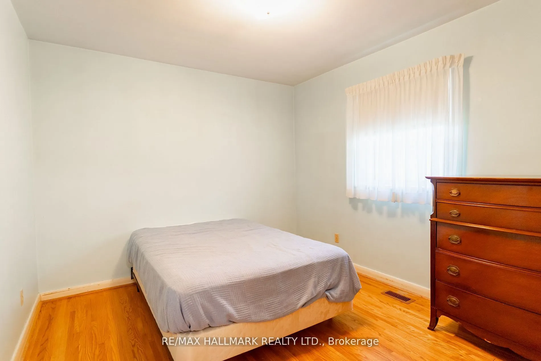 5 Tinder Crescent
