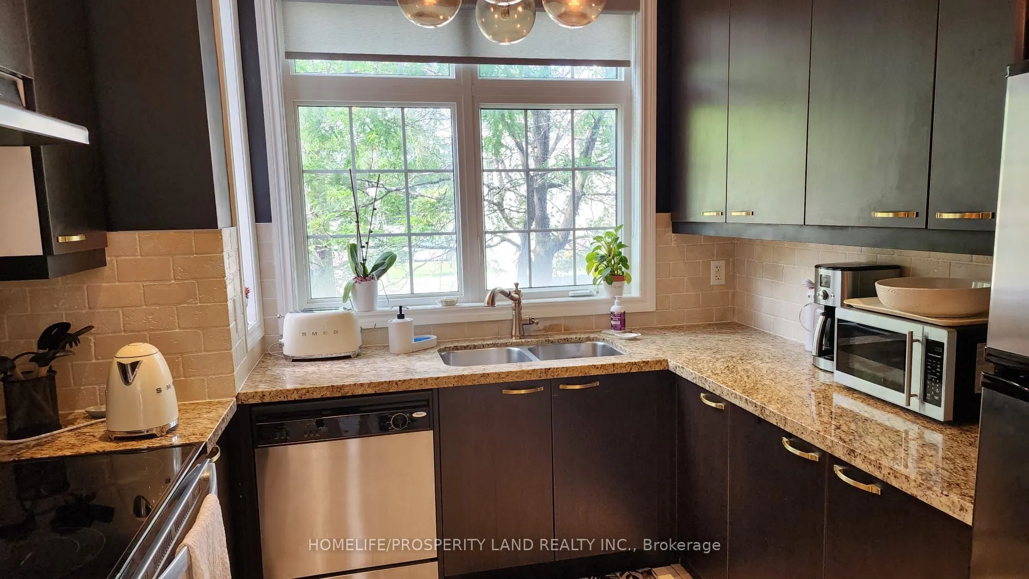 97A Finch Avenue W