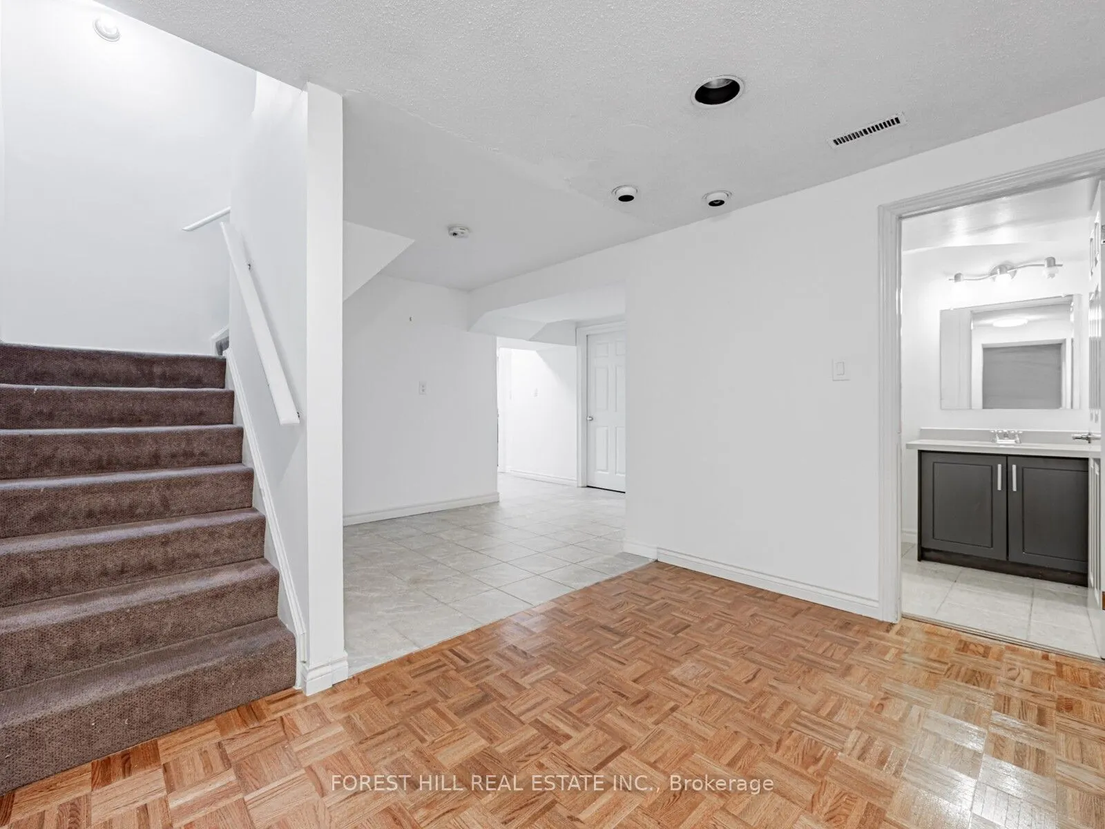 16 Clayland Drive