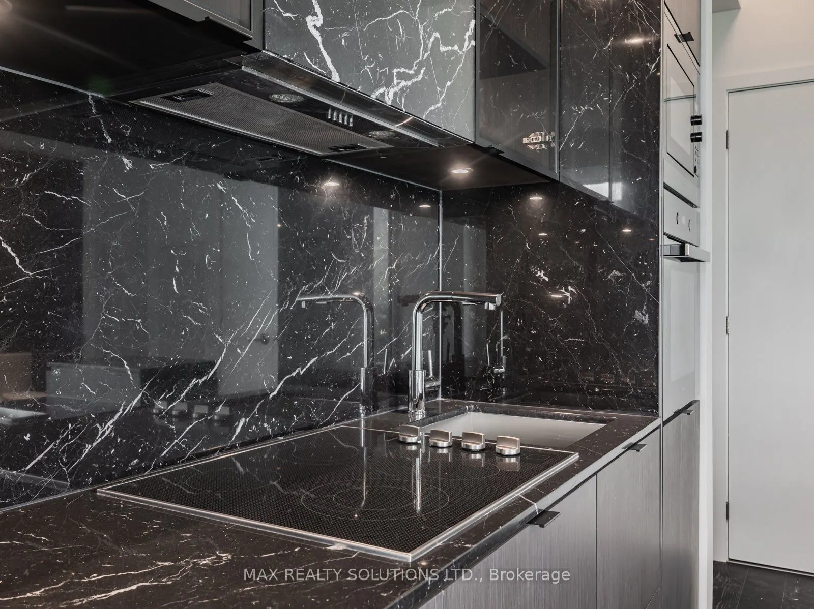 11 Yorkville Avenue, #5404